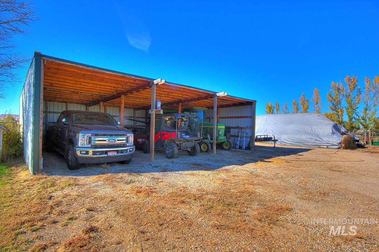 2625 Berglund Rd., Emmett, Idaho 83617, 3 Bedrooms, 2 Bathrooms, Residential For Sale, Price $805,900, 98939571