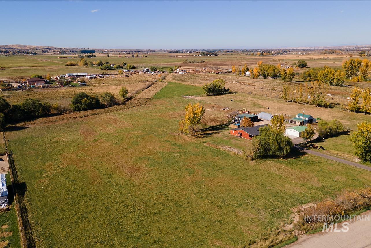 2625 Berglund Rd., Emmett, Idaho 83617, 3 Bedrooms, 2 Bathrooms, Residential For Sale, Price $805,900, 98939571