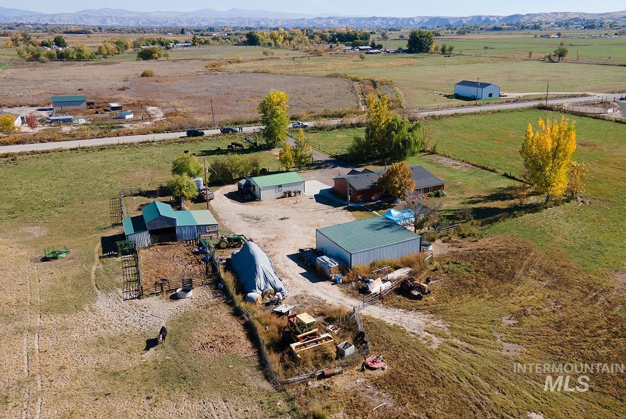 2625 Berglund Rd., Emmett, Idaho 83617, 3 Bedrooms, 2 Bathrooms, Residential For Sale, Price $805,900, 98939571