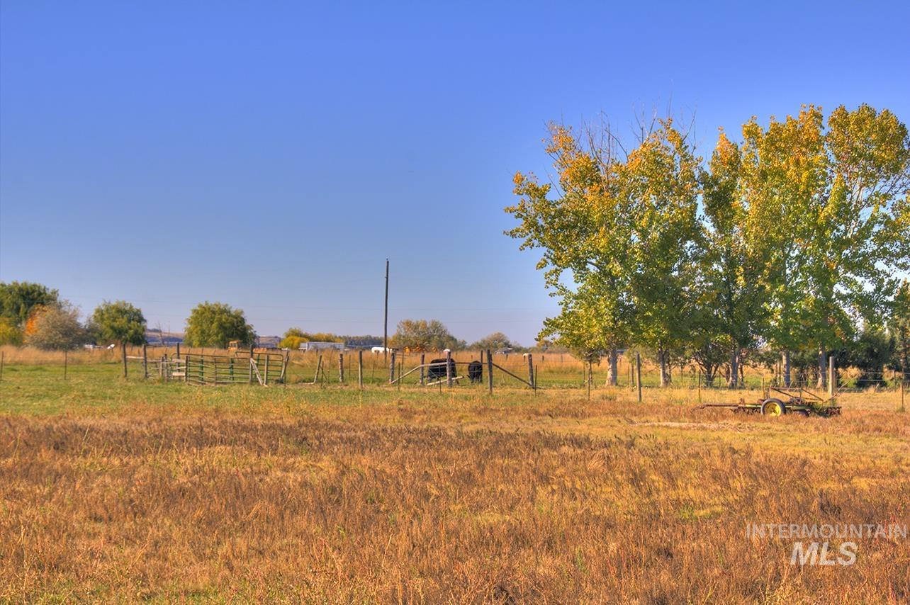 2625 Berglund Rd., Emmett, Idaho 83617, 3 Bedrooms, 2 Bathrooms, Residential For Sale, Price $805,900, 98939571