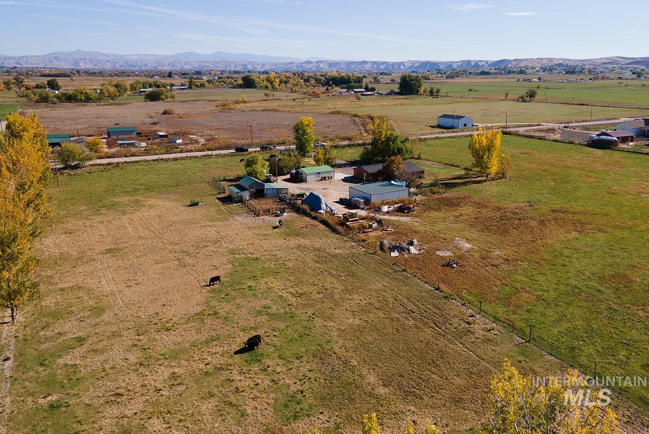 2625 Berglund Rd., Emmett, Idaho 83617, 3 Bedrooms, 2 Bathrooms, Residential For Sale, Price $805,900, 98939571