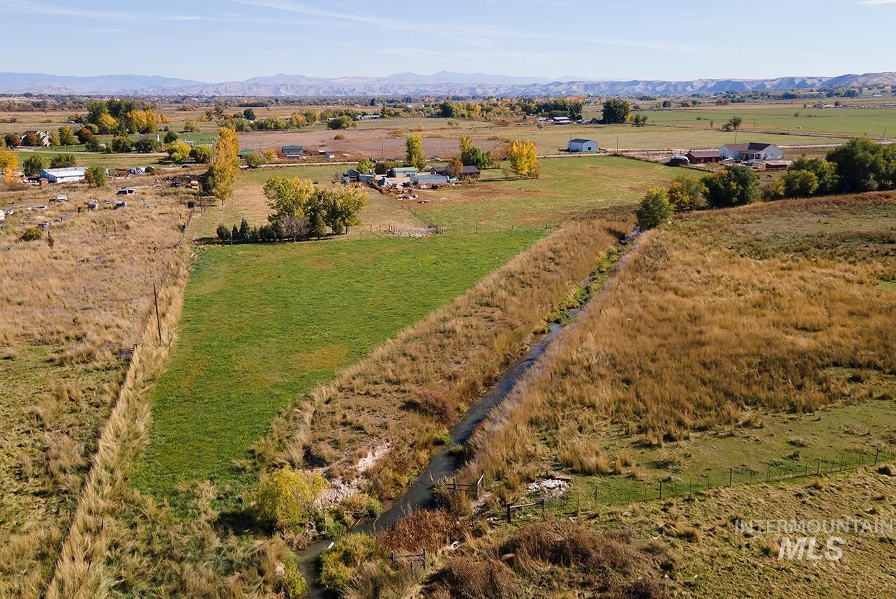 2625 Berglund Rd., Emmett, Idaho 83617, 3 Bedrooms, 2 Bathrooms, Residential For Sale, Price $805,900, 98939571