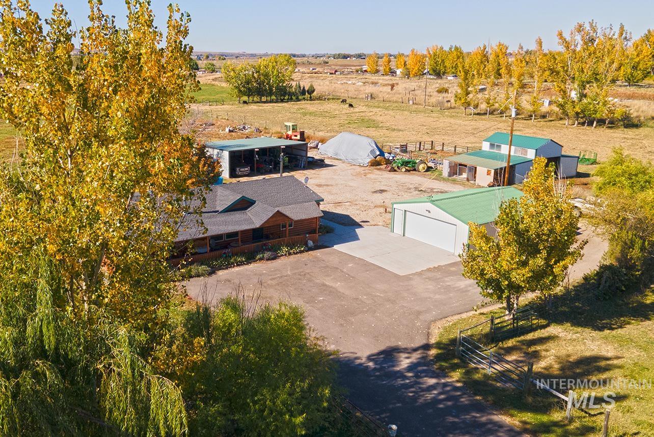 2625 Berglund Rd., Emmett, Idaho 83617, 3 Bedrooms, 2 Bathrooms, Residential For Sale, Price $805,900, 98939571
