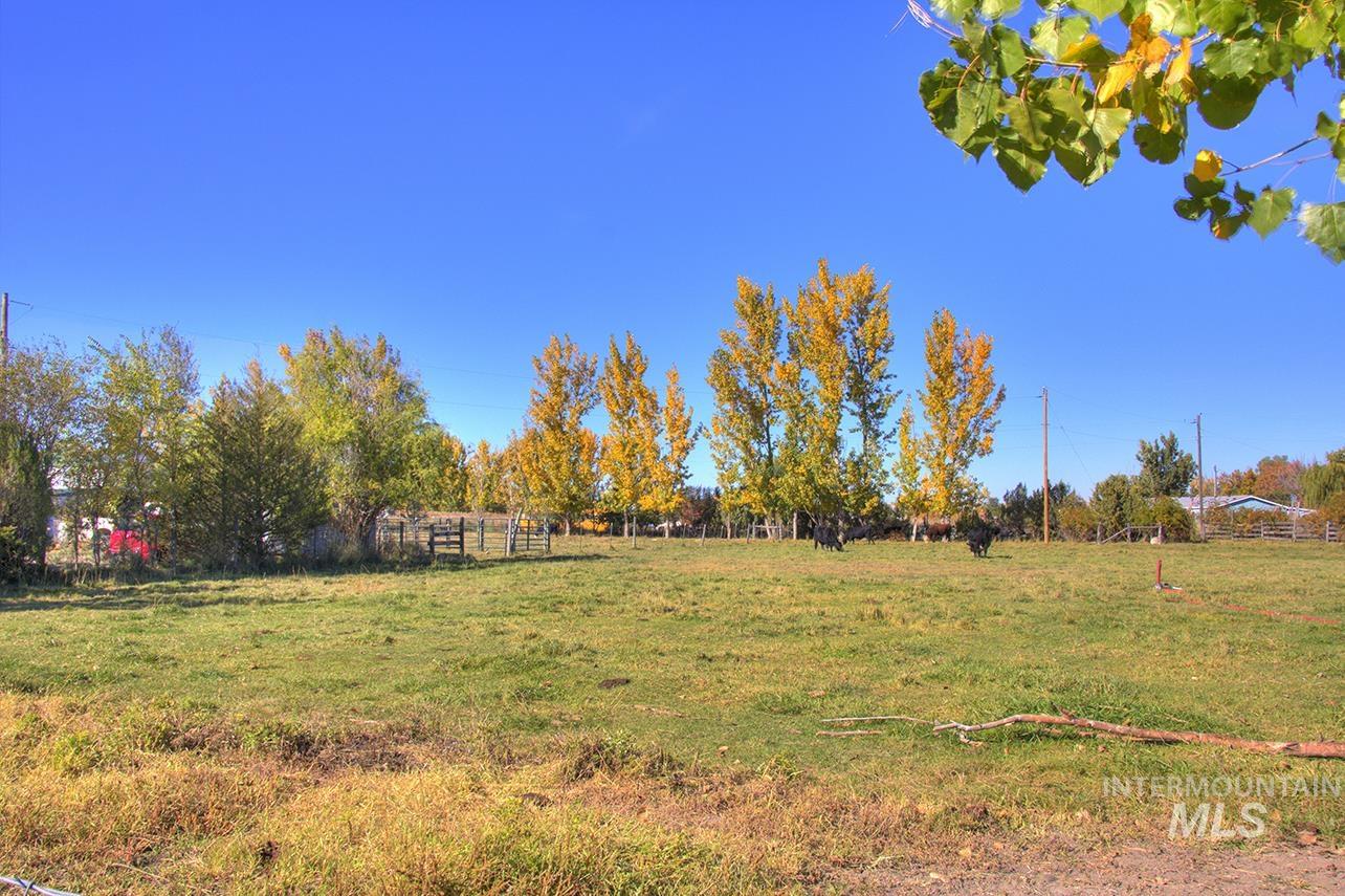 2625 Berglund Rd., Emmett, Idaho 83617, 3 Bedrooms, 2 Bathrooms, Residential For Sale, Price $805,900, 98939571