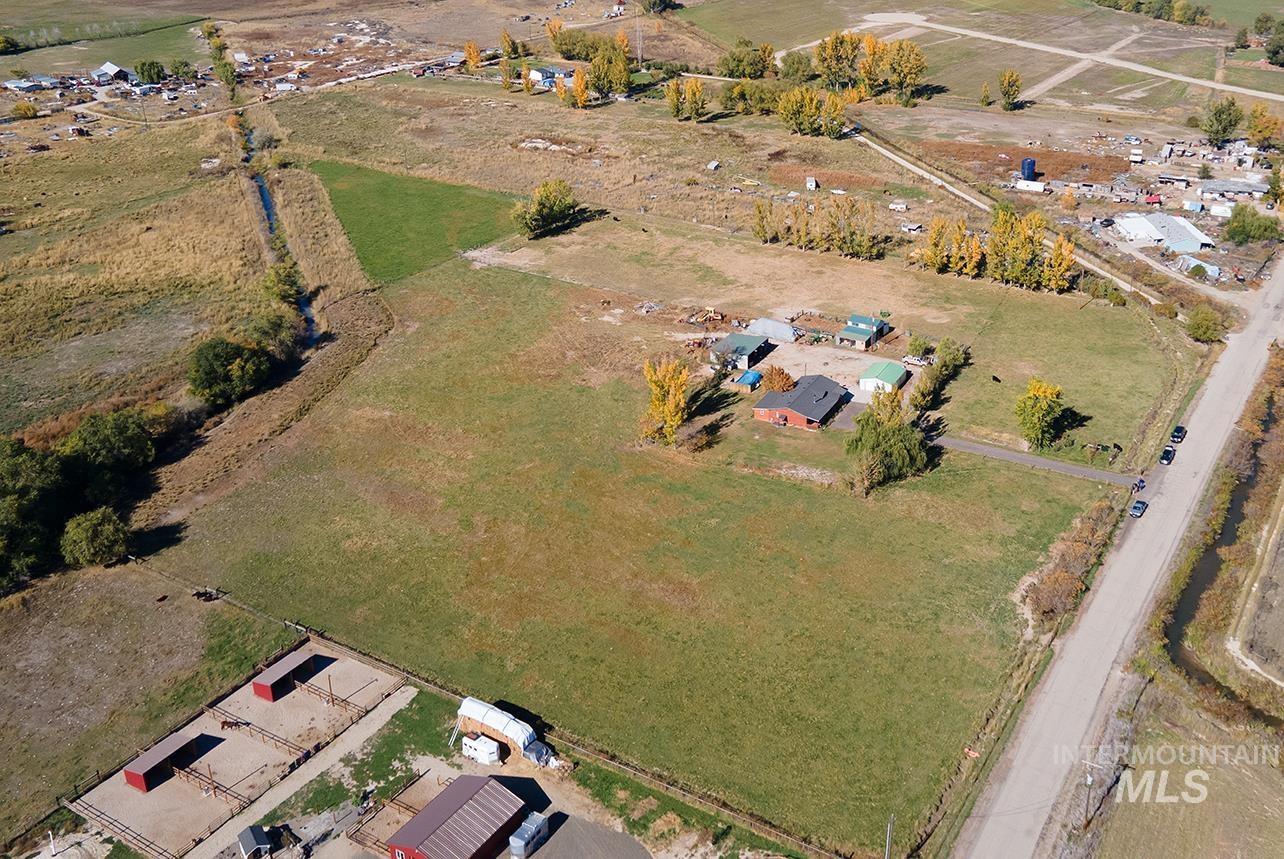 2625 Berglund Rd., Emmett, Idaho 83617, 3 Bedrooms, 2 Bathrooms, Residential For Sale, Price $805,900, 98939571