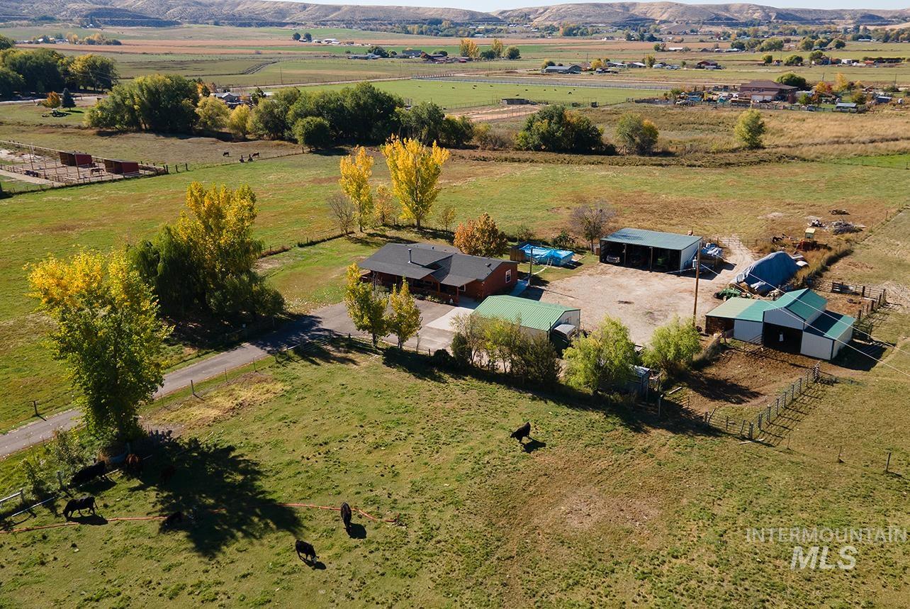 2625 Berglund Rd., Emmett, Idaho 83617, 3 Bedrooms, 2 Bathrooms, Residential For Sale, Price $805,900, 98939571