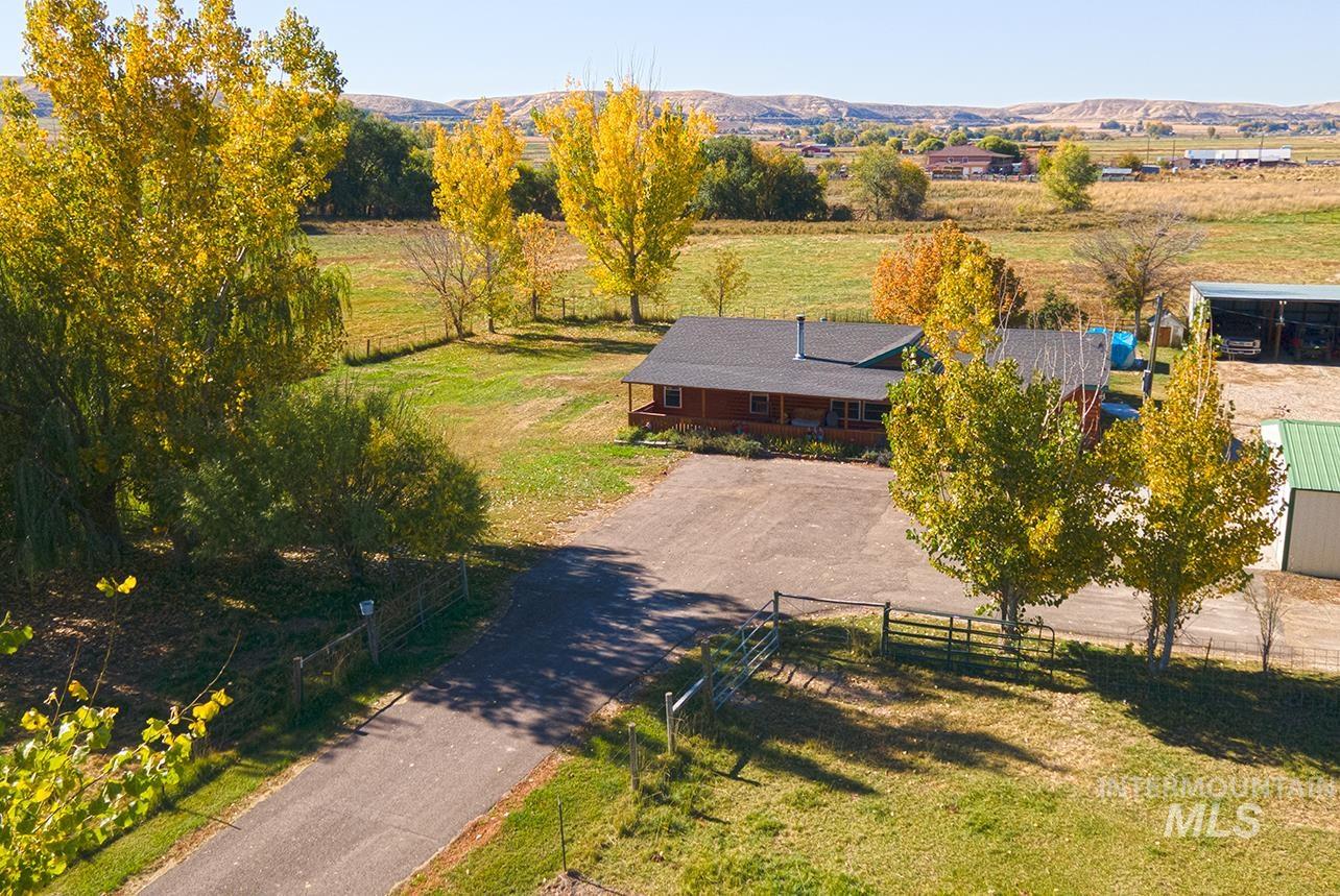 2625 Berglund Rd., Emmett, Idaho 83617, 3 Bedrooms, 2 Bathrooms, Residential For Sale, Price $805,900, 98939571