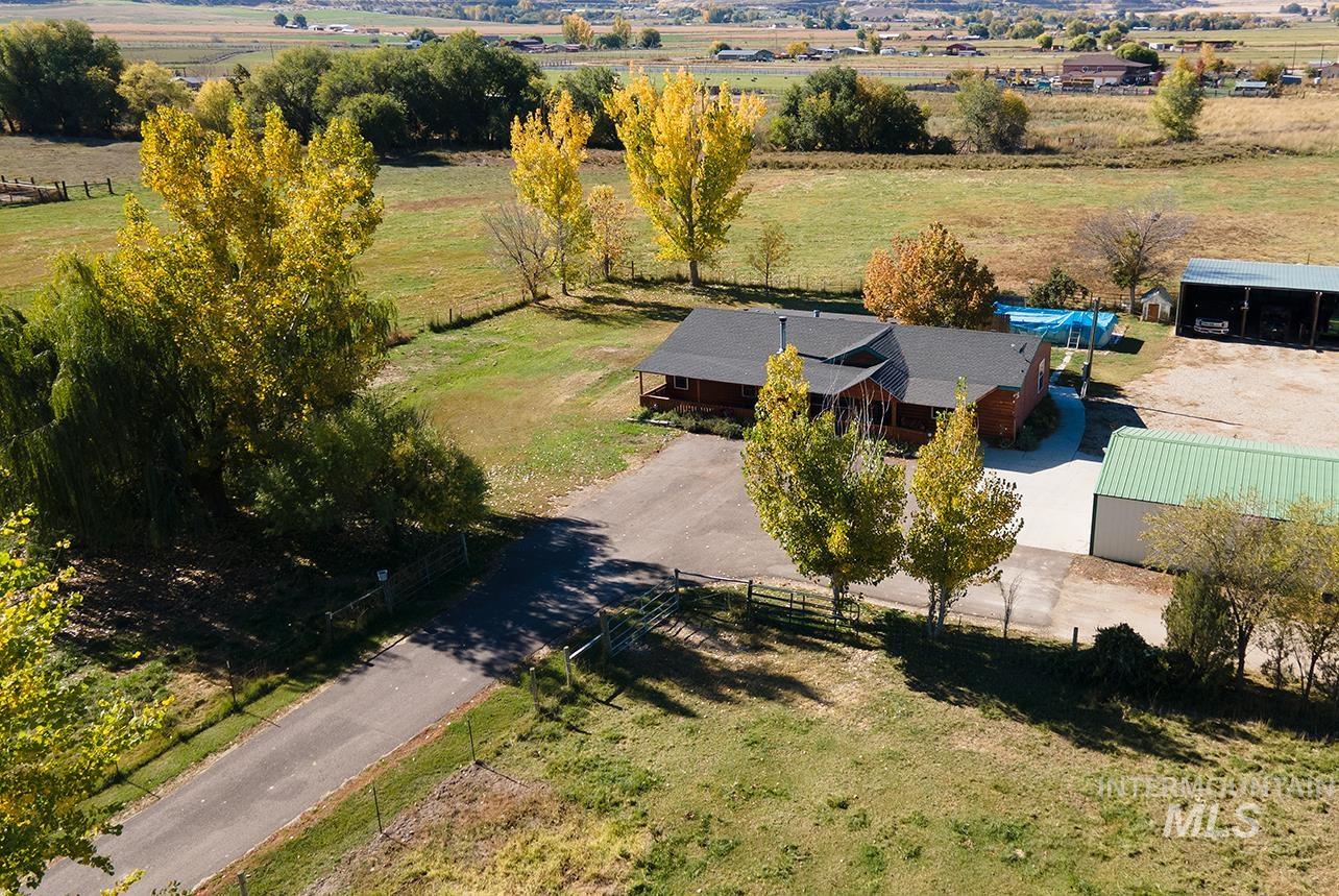 2625 Berglund Rd., Emmett, Idaho 83617, 3 Bedrooms, 2 Bathrooms, Residential For Sale, Price $805,900, 98939571