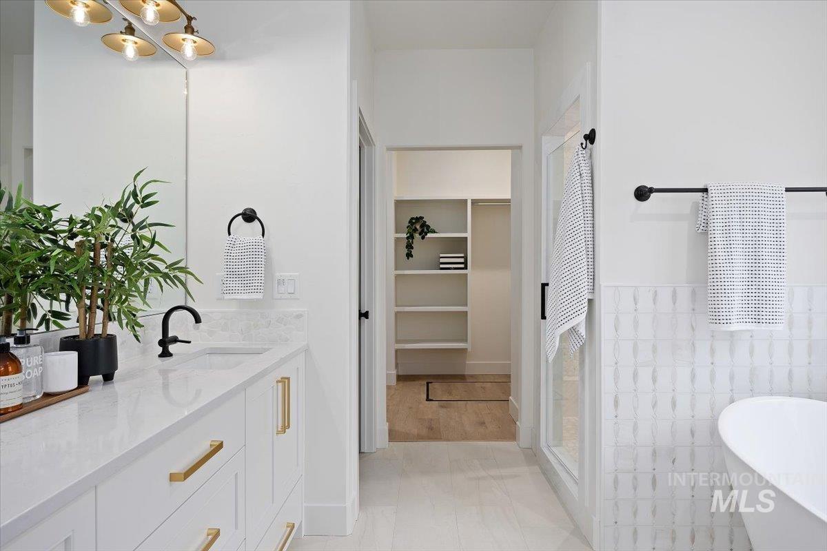 2031 Red Rock Way, Twin Falls, Idaho 83301, 5 Bedrooms, 3.5 Bathrooms, Residential For Sale, Price $749,900,MLS 98939842