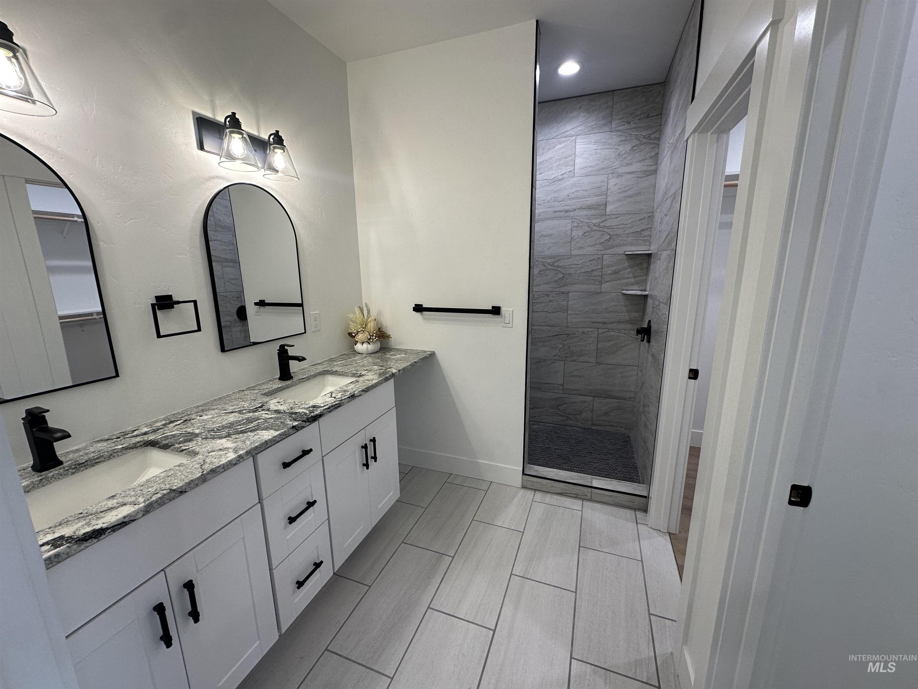 3714 Skyview Dr., Lewiston, Idaho 83501, 4 Bedrooms, 3 Bathrooms, Residential For Sale, Price $559,000,MLS 98940357