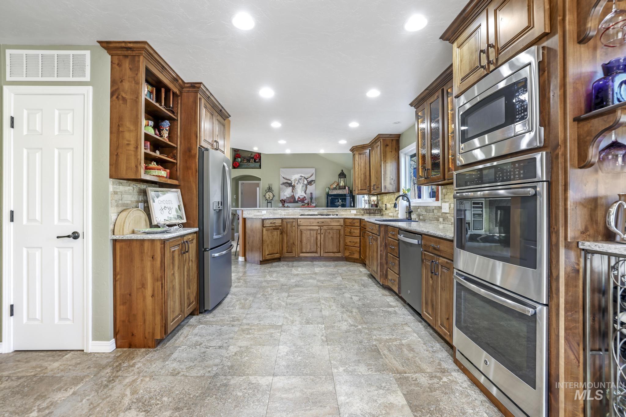 4124 N Meadow Ridge Circle, Twin Falls, Idaho 83301, 4 Bedrooms, 3.5 Bathrooms, Residential For Sale, Price $639,900,MLS 98940689