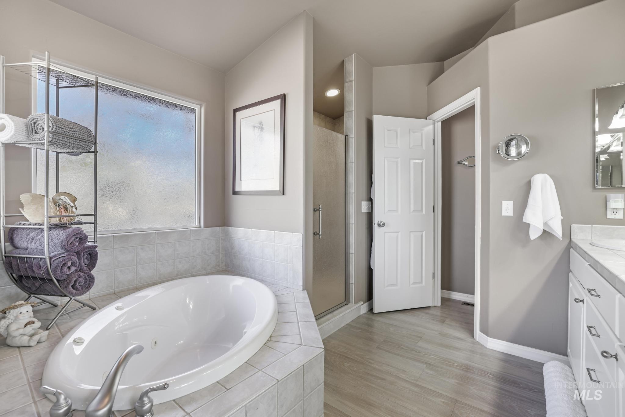 4124 N Meadow Ridge Circle, Twin Falls, Idaho 83301, 4 Bedrooms, 3.5 Bathrooms, Residential For Sale, Price $639,900,MLS 98940689