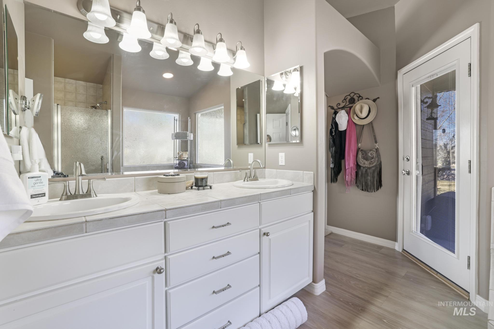 4124 N Meadow Ridge Circle, Twin Falls, Idaho 83301, 4 Bedrooms, 3.5 Bathrooms, Residential For Sale, Price $639,900,MLS 98940689