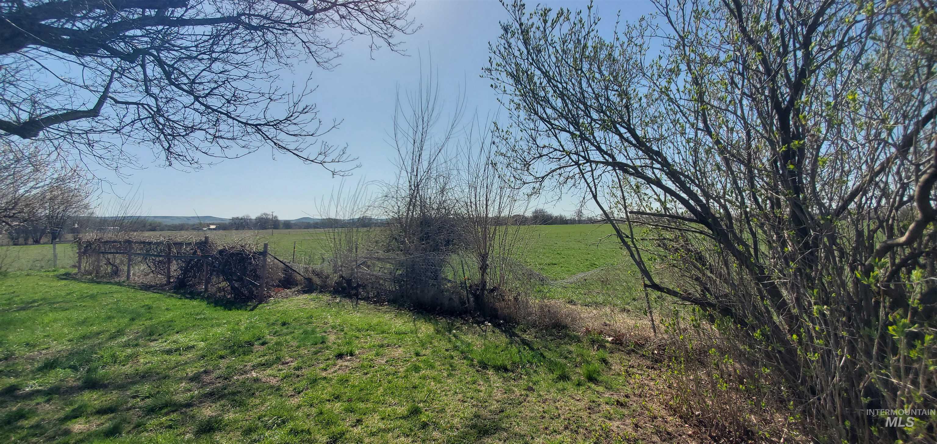 185 Douglas Rd, Ontario, Oregon 97914, 3 Bedrooms, 1 Bathroom, Residential For Sale, Price $453,000,MLS 98940811