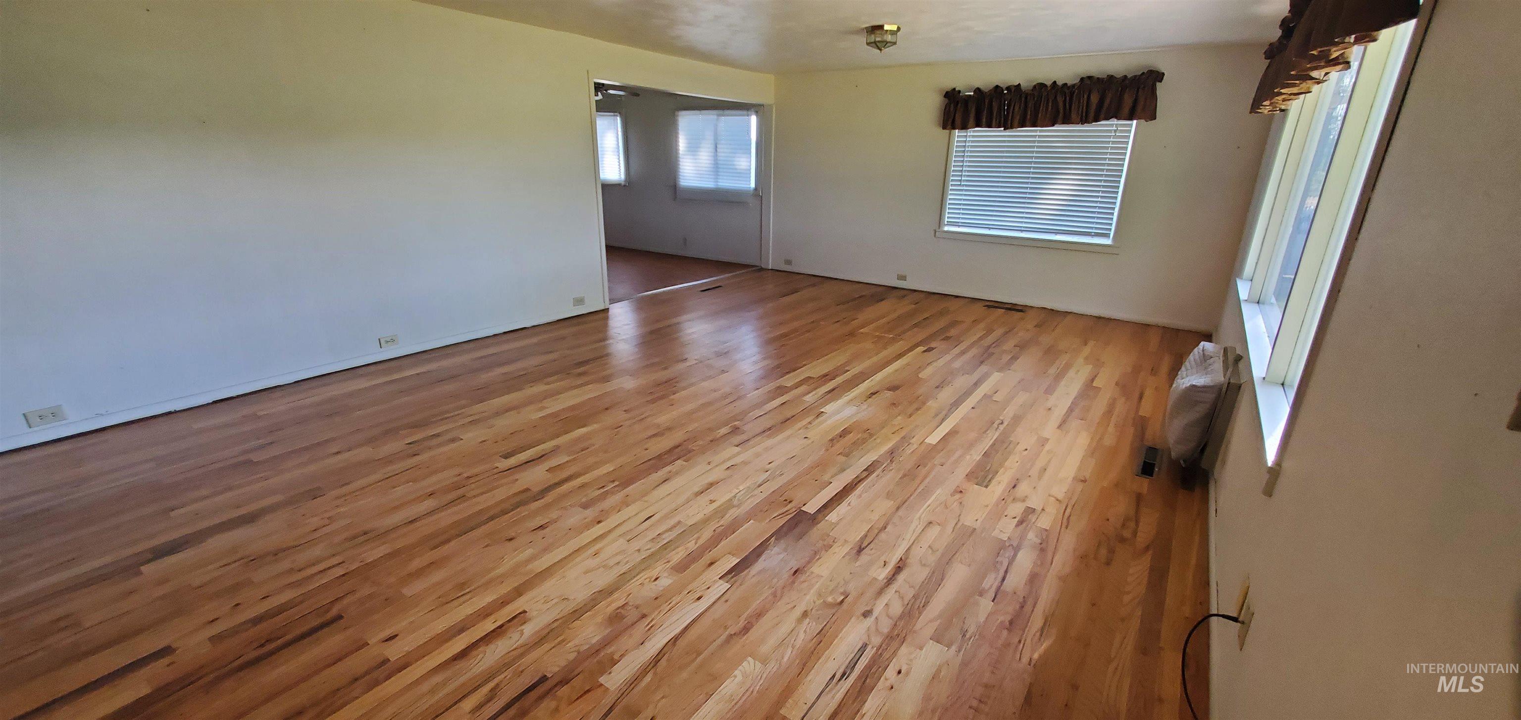 185 Douglas Rd, Ontario, Oregon 97914, 3 Bedrooms, 1 Bathroom, Residential For Sale, Price $453,000,MLS 98940811