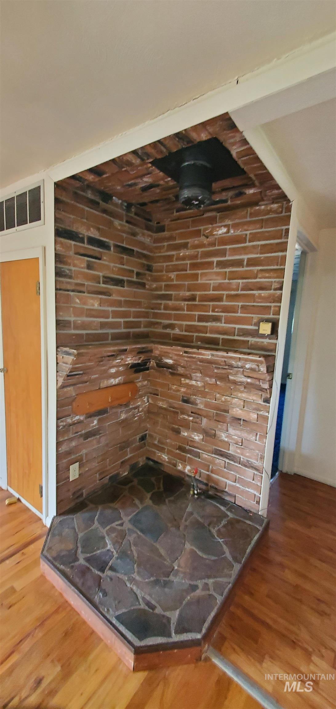 185 Douglas Rd, Ontario, Oregon 97914, 3 Bedrooms, 1 Bathroom, Residential For Sale, Price $453,000,MLS 98940811