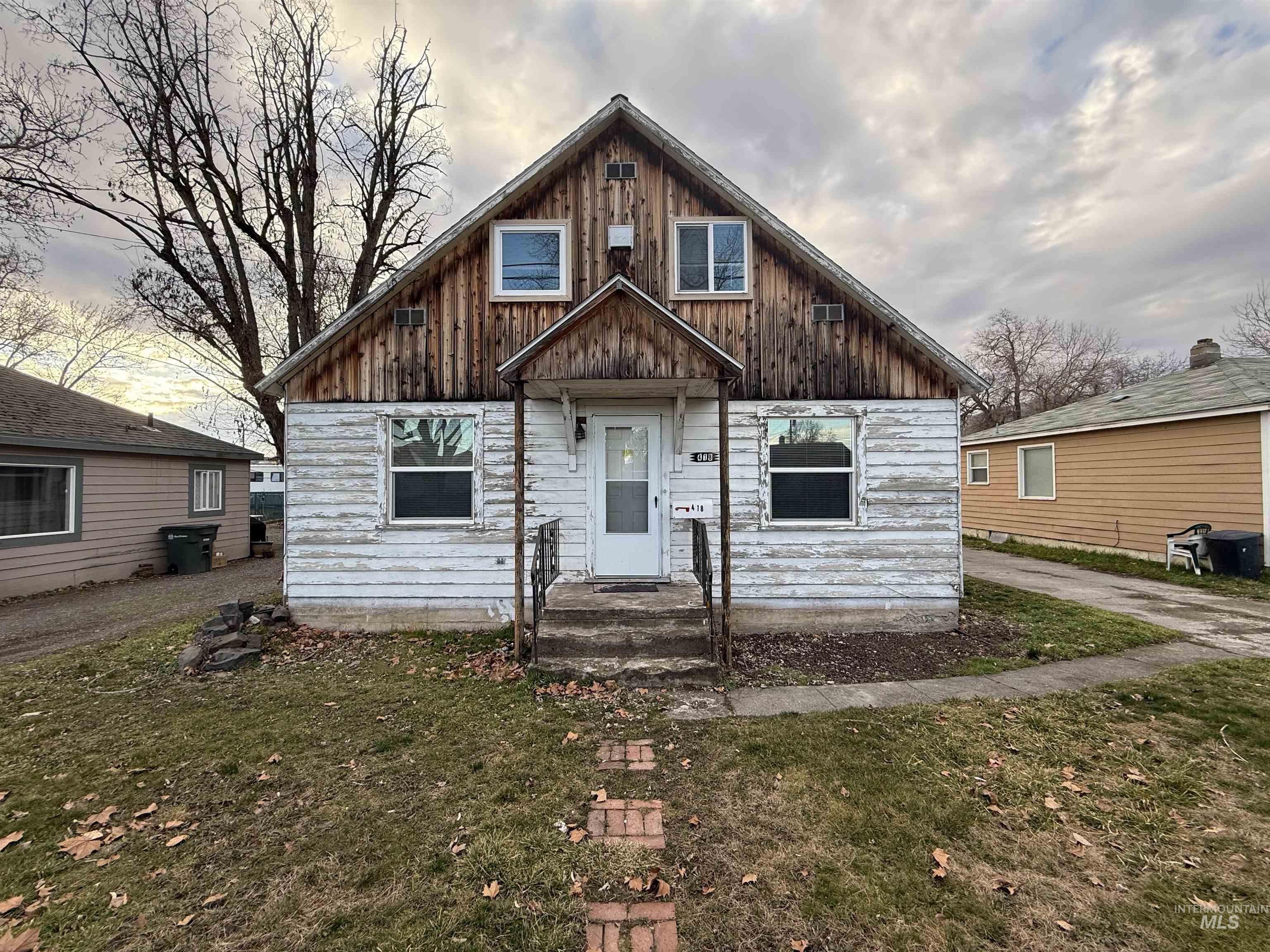 418 & 422 13th St, Clarkston, Washington 99403, 5 Bedrooms, 3 Bathrooms, Residential For Sale, Price $375,000,MLS 98940832