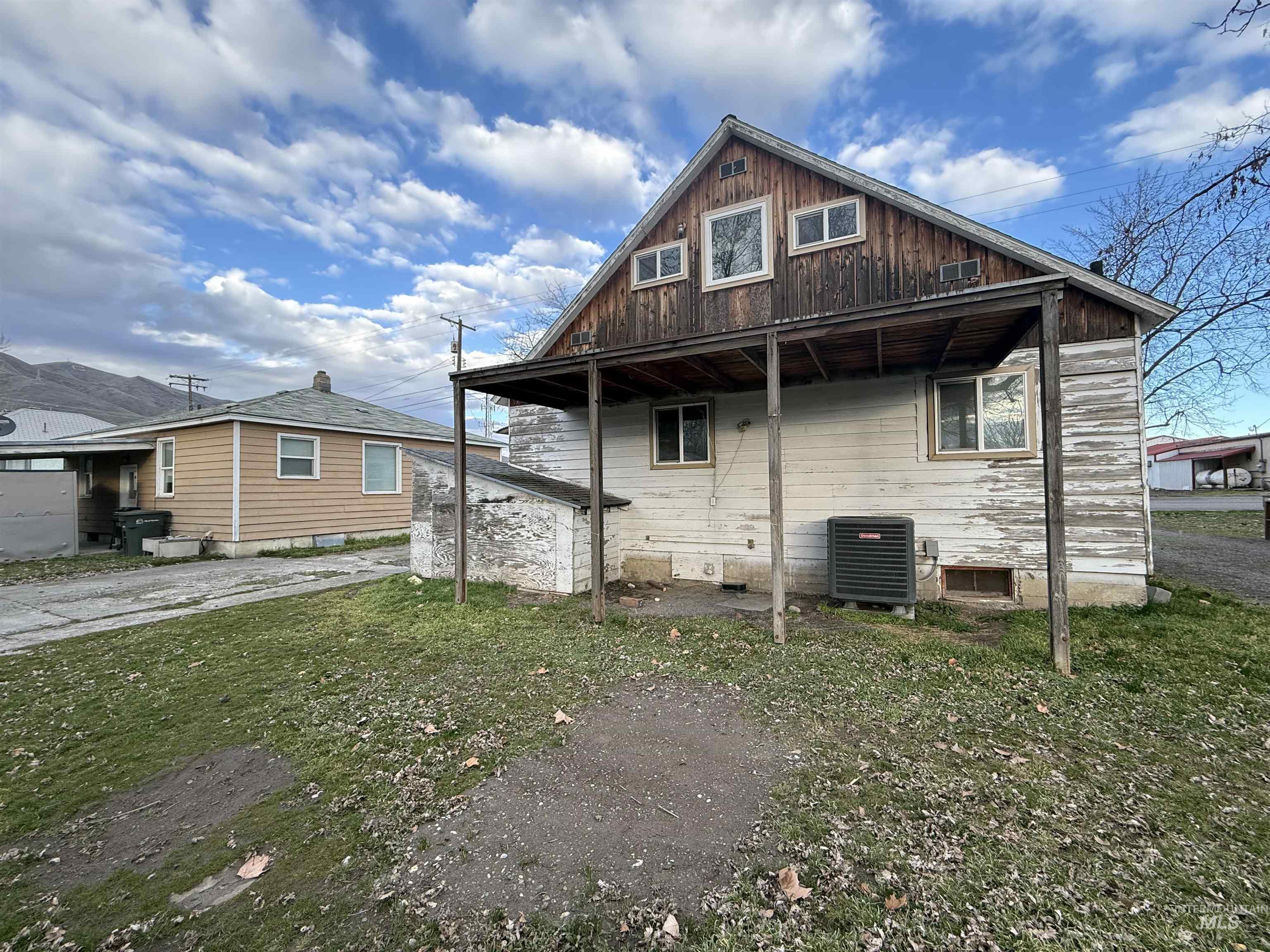 418 & 422 13th St, Clarkston, Washington 99403, 5 Bedrooms, 3 Bathrooms, Residential For Sale, Price $375,000,MLS 98940832