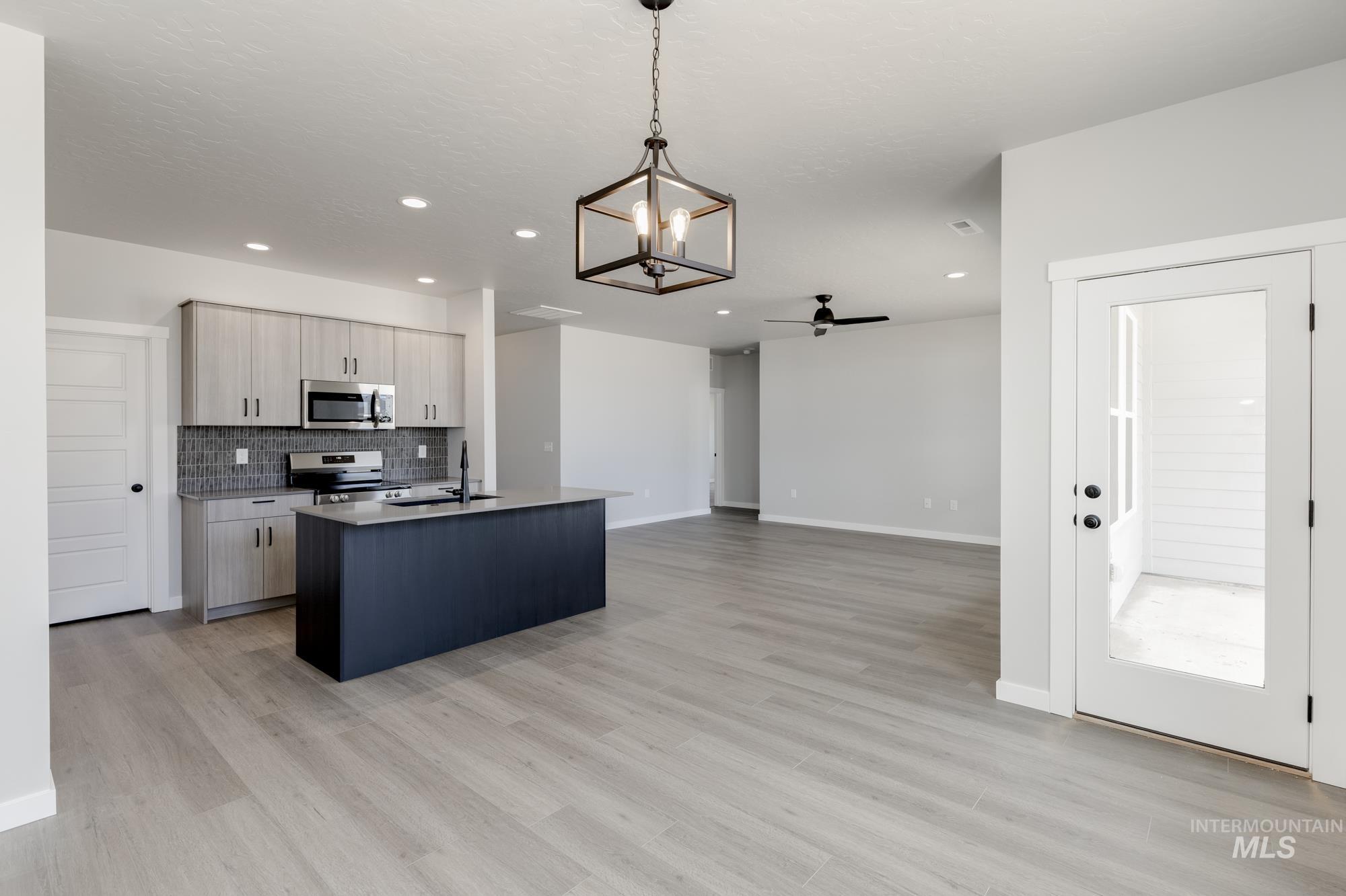 8186 E Bright Angel Dr, Nampa, Idaho 83687, 4 Bedrooms, 2 Bathrooms, Residential For Sale, Price $464,990,MLS 98940962