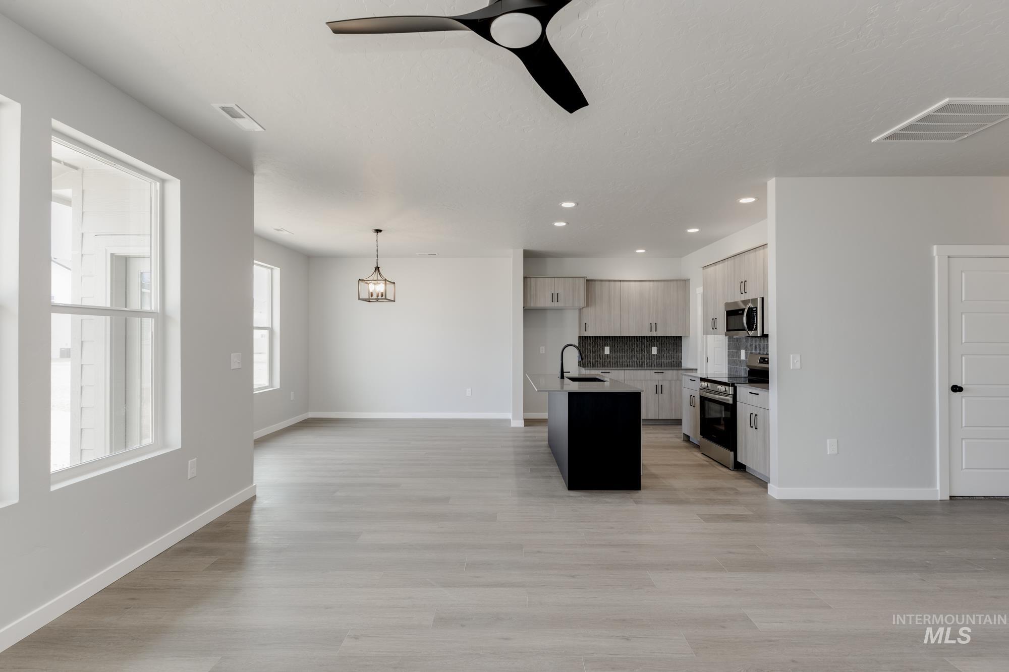 8186 E Bright Angel Dr, Nampa, Idaho 83687, 4 Bedrooms, 2 Bathrooms, Residential For Sale, Price $464,990,MLS 98940962