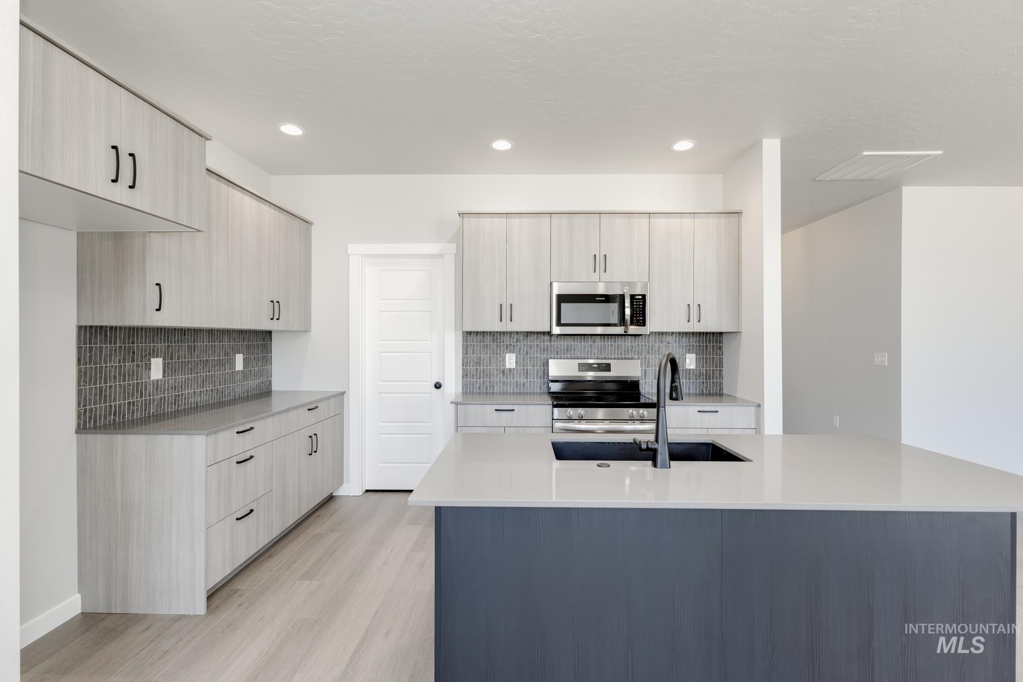 8186 E Bright Angel Dr, Nampa, Idaho 83687, 4 Bedrooms, 2 Bathrooms, Residential For Sale, Price $464,990,MLS 98940962