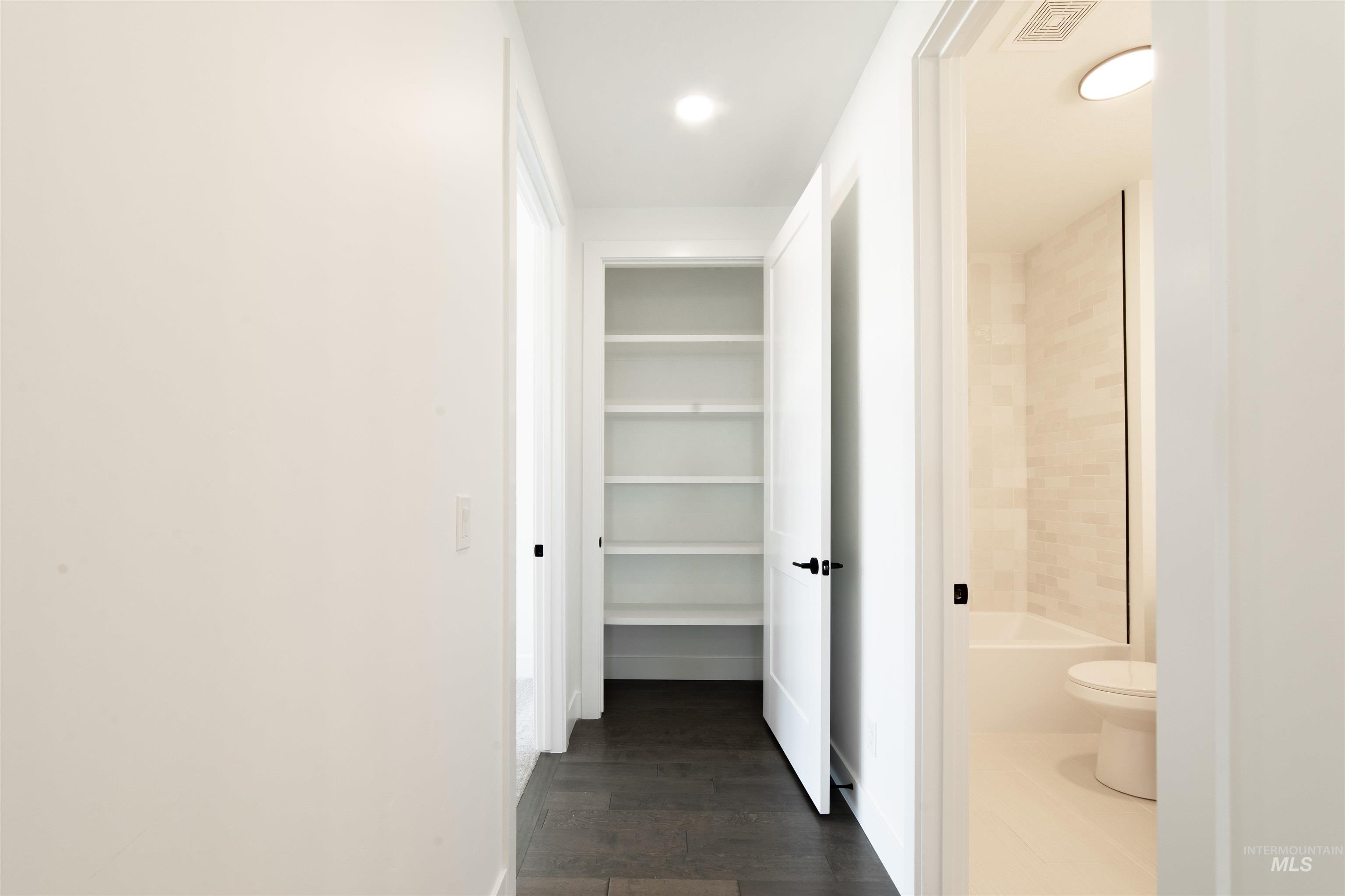 4300 NW Purple Sage Cir, Mountain Home, Idaho 83647, 3 Bedrooms, 3 Bathrooms, Residential For Sale, Price $670,000,MLS 98941310