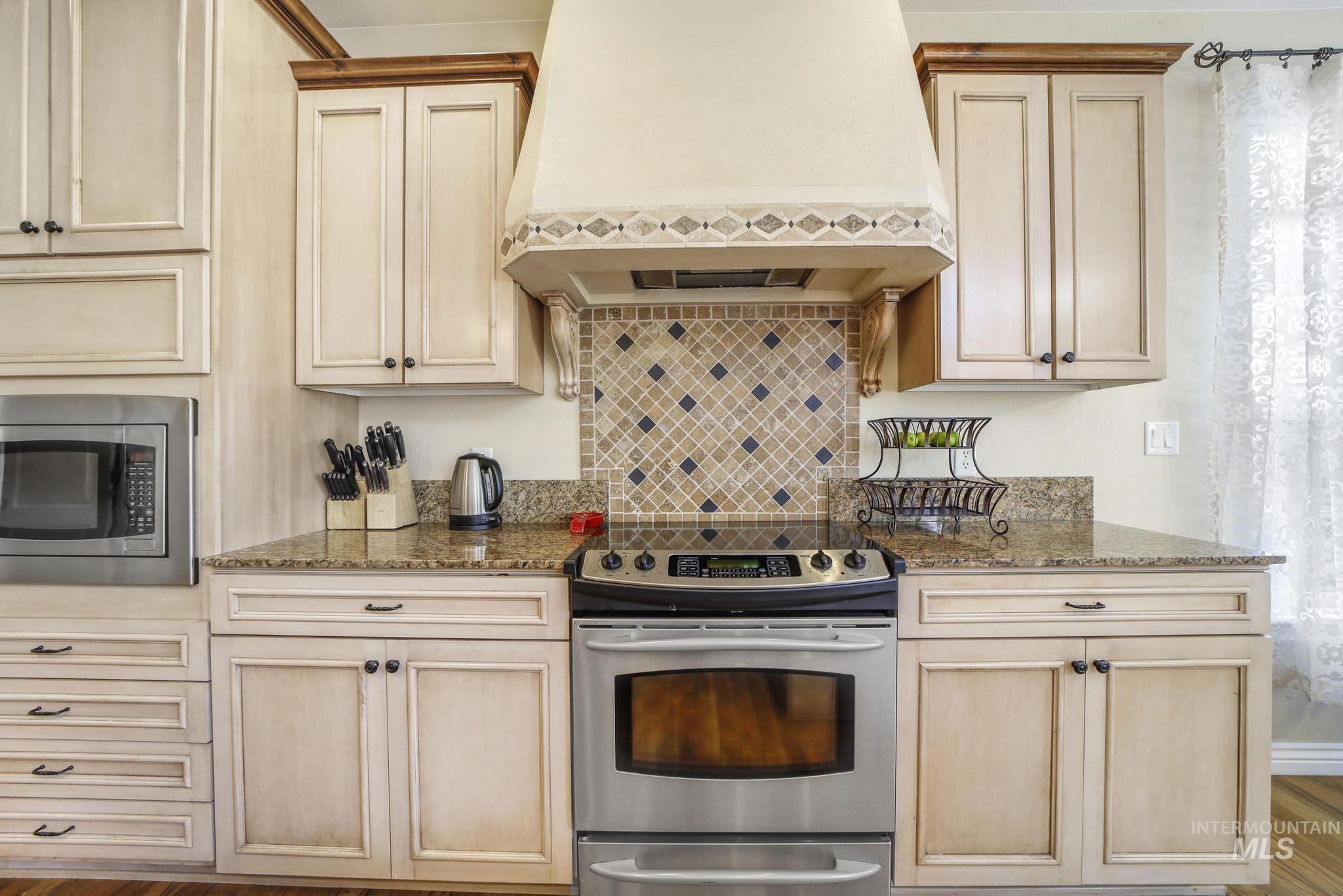 3408 Ridge Line Dr., Kimberly, Idaho 83341, 4 Bedrooms, 3.5 Bathrooms, Residential For Sale, Price $775,000,MLS 98941577