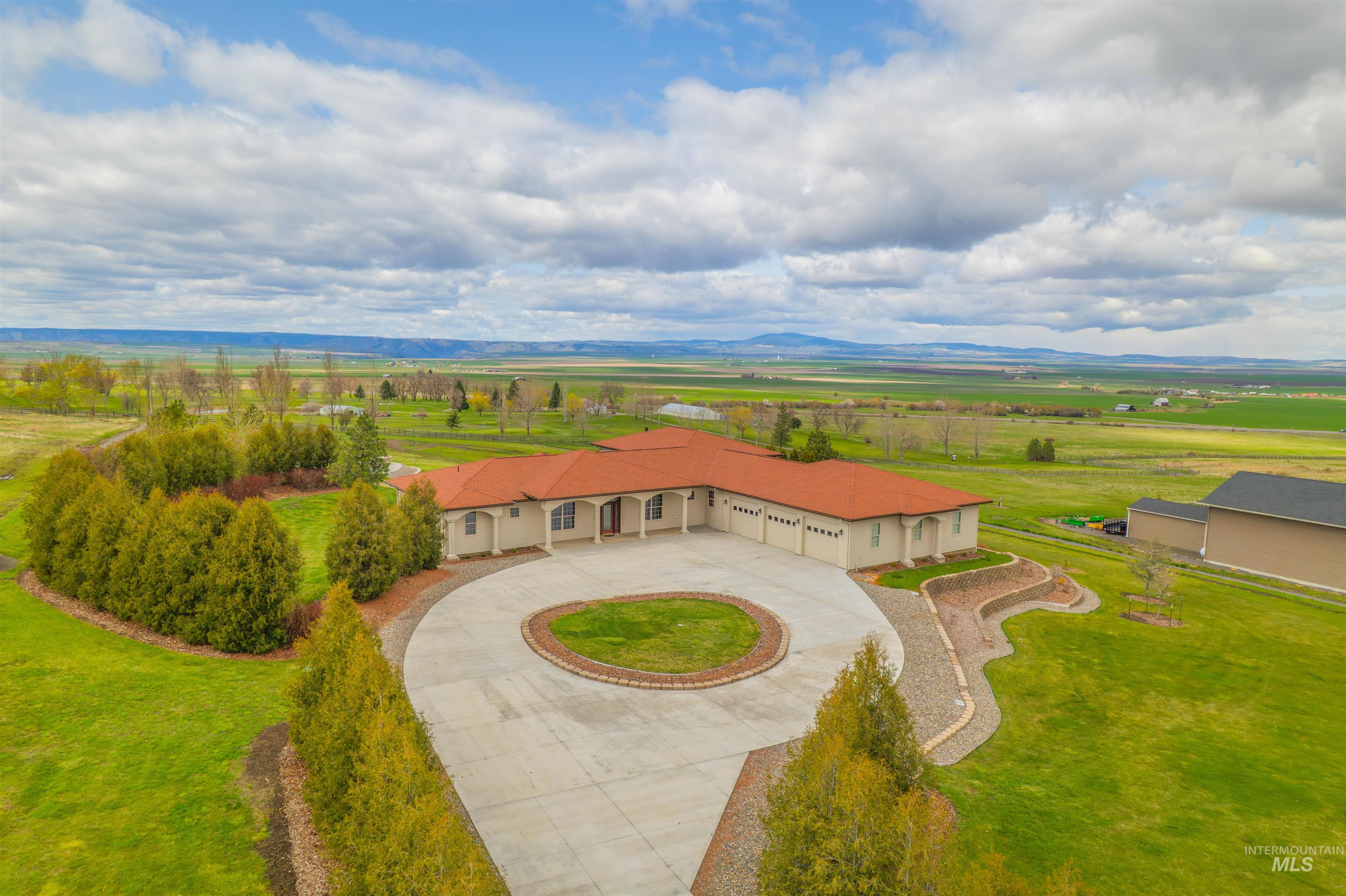 186 Ridgeview Drive, Grangeville, Idaho 83530, 3 Bedrooms, 2.5 Bathrooms, Residential For Sale, Price $1,099,000,MLS 98941882