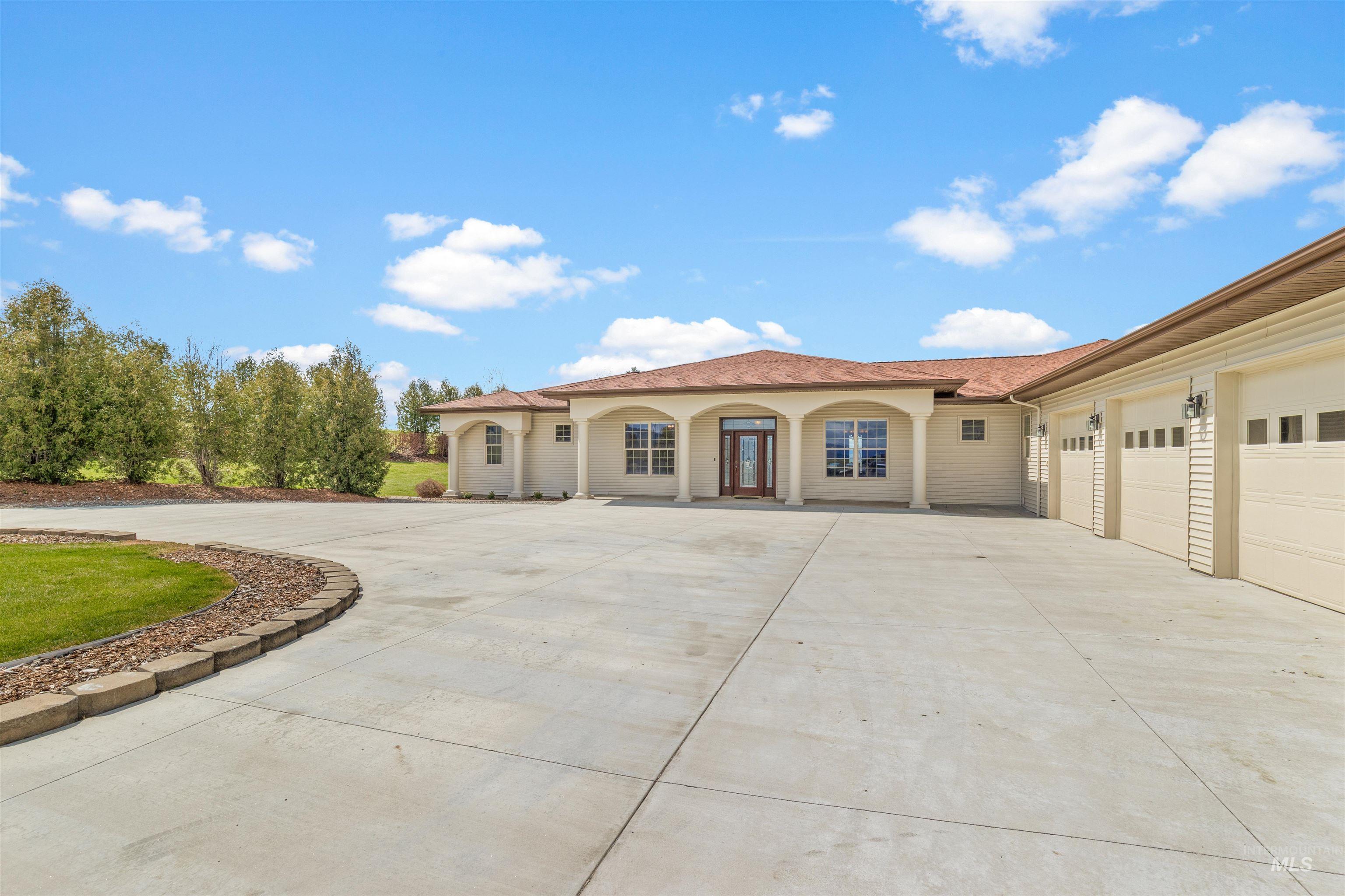 186 Ridgeview Drive, Grangeville, Idaho 83530, 3 Bedrooms, 2.5 Bathrooms, Residential For Sale, Price $1,099,000,MLS 98941882