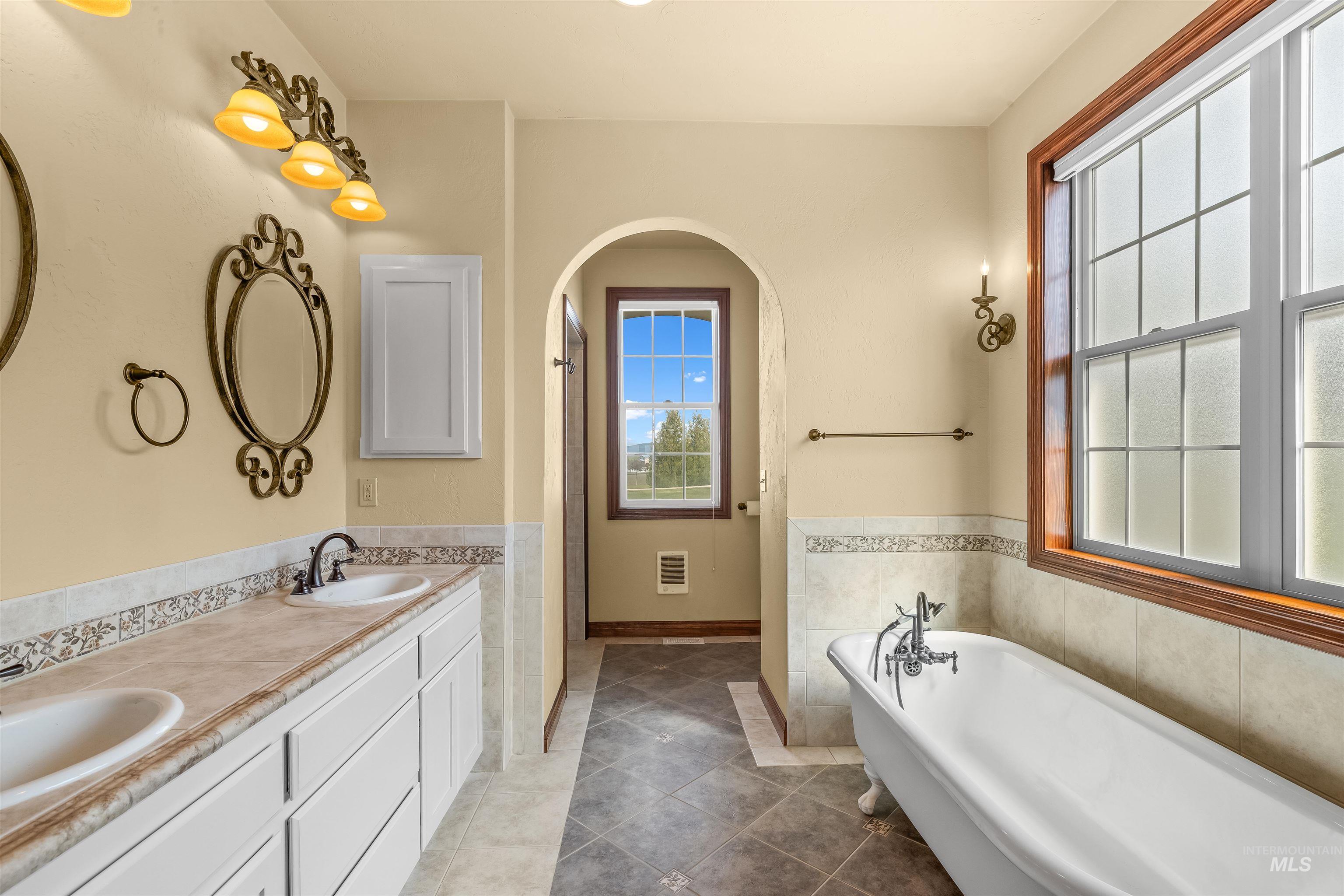 186 Ridgeview Drive, Grangeville, Idaho 83530, 3 Bedrooms, 2.5 Bathrooms, Residential For Sale, Price $1,099,000,MLS 98941882