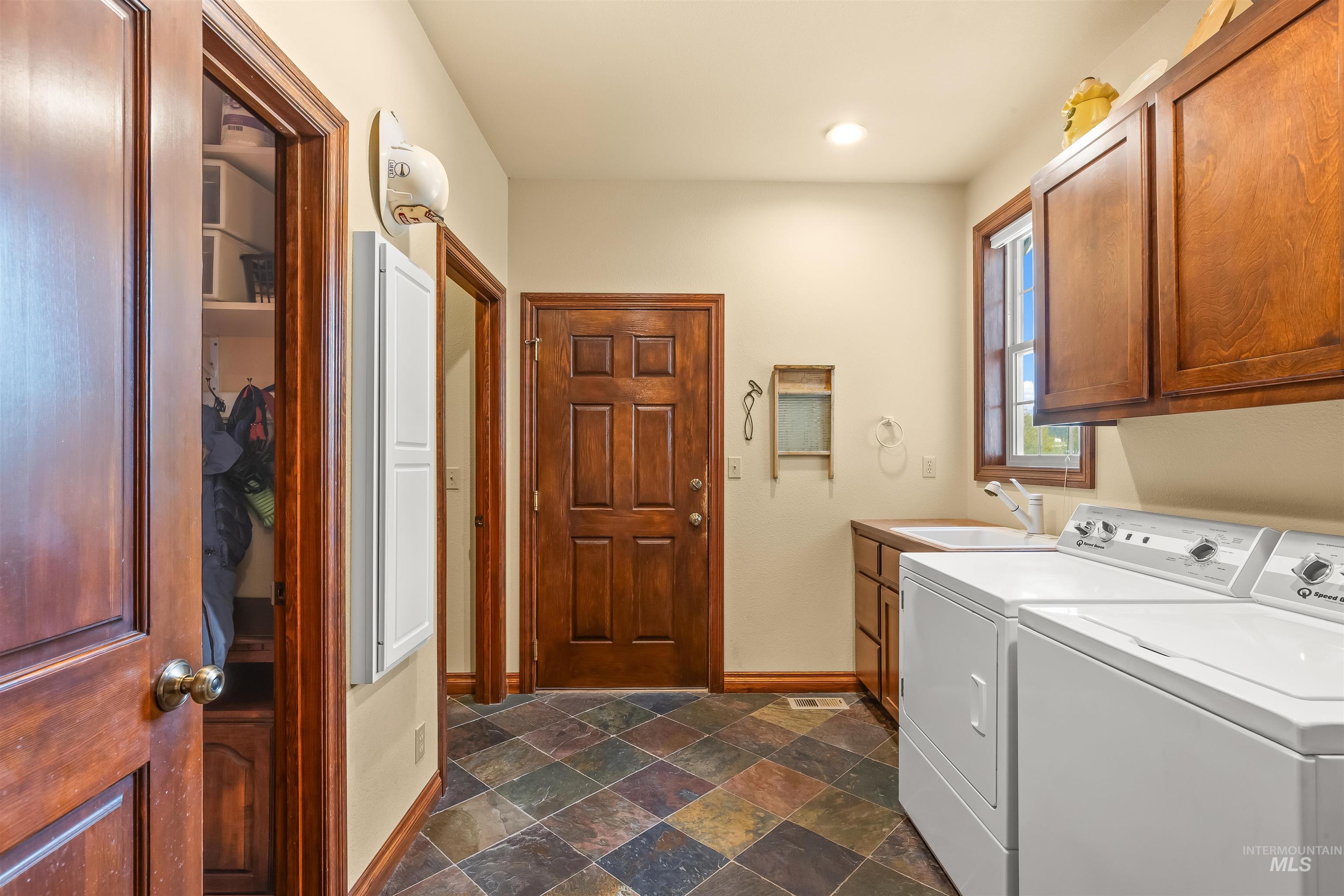 186 Ridgeview Drive, Grangeville, Idaho 83530, 3 Bedrooms, 2.5 Bathrooms, Residential For Sale, Price $1,099,000,MLS 98941882