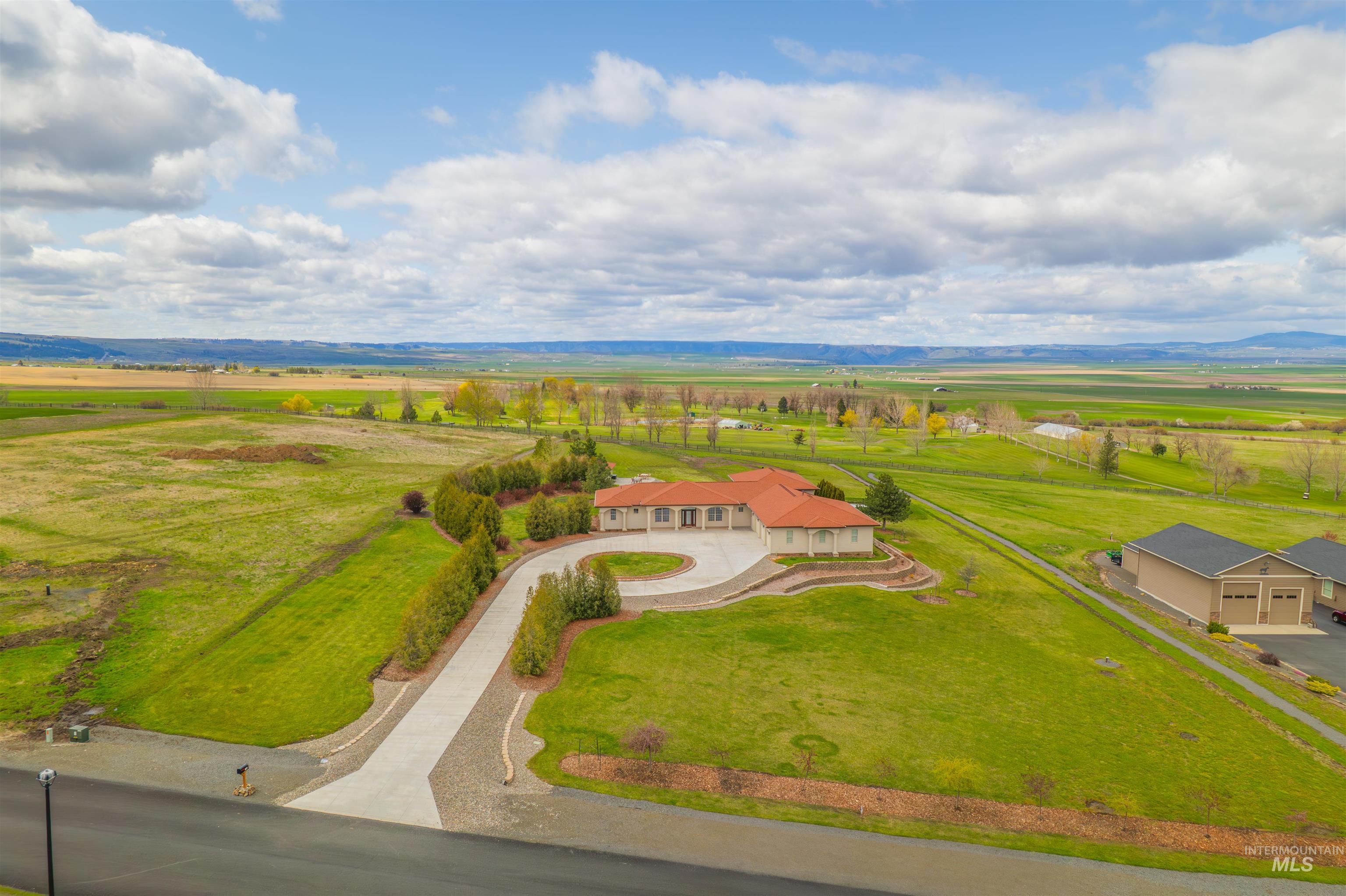 186 Ridgeview Drive, Grangeville, Idaho 83530, 3 Bedrooms, 2.5 Bathrooms, Residential For Sale, Price $1,099,000,MLS 98941882