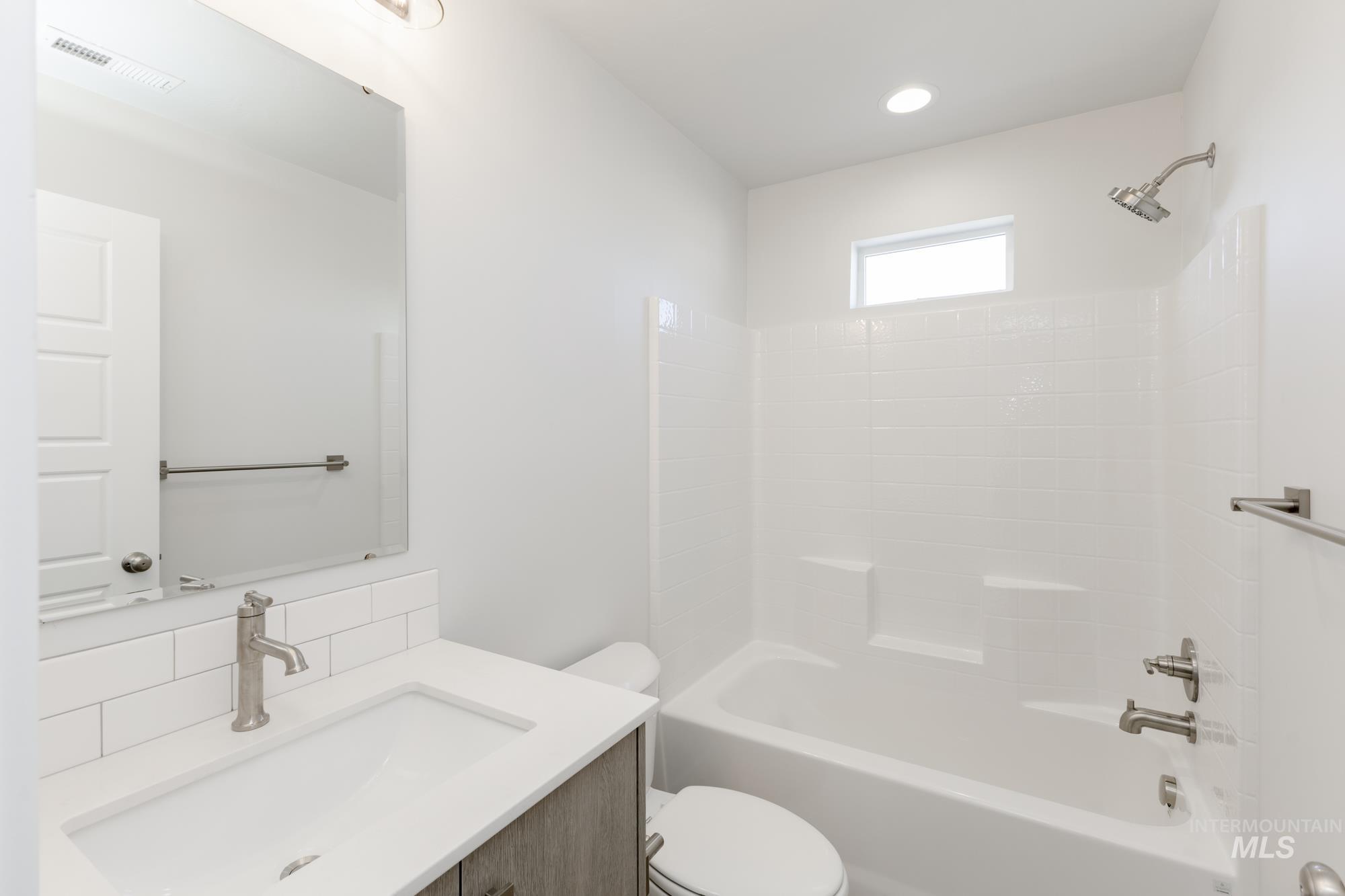 4160 E Woodmurra St, Meridian, Idaho 83642, 3 Bedrooms, 2.5 Bathrooms, Residential For Sale, Price $414,990,MLS 98941971