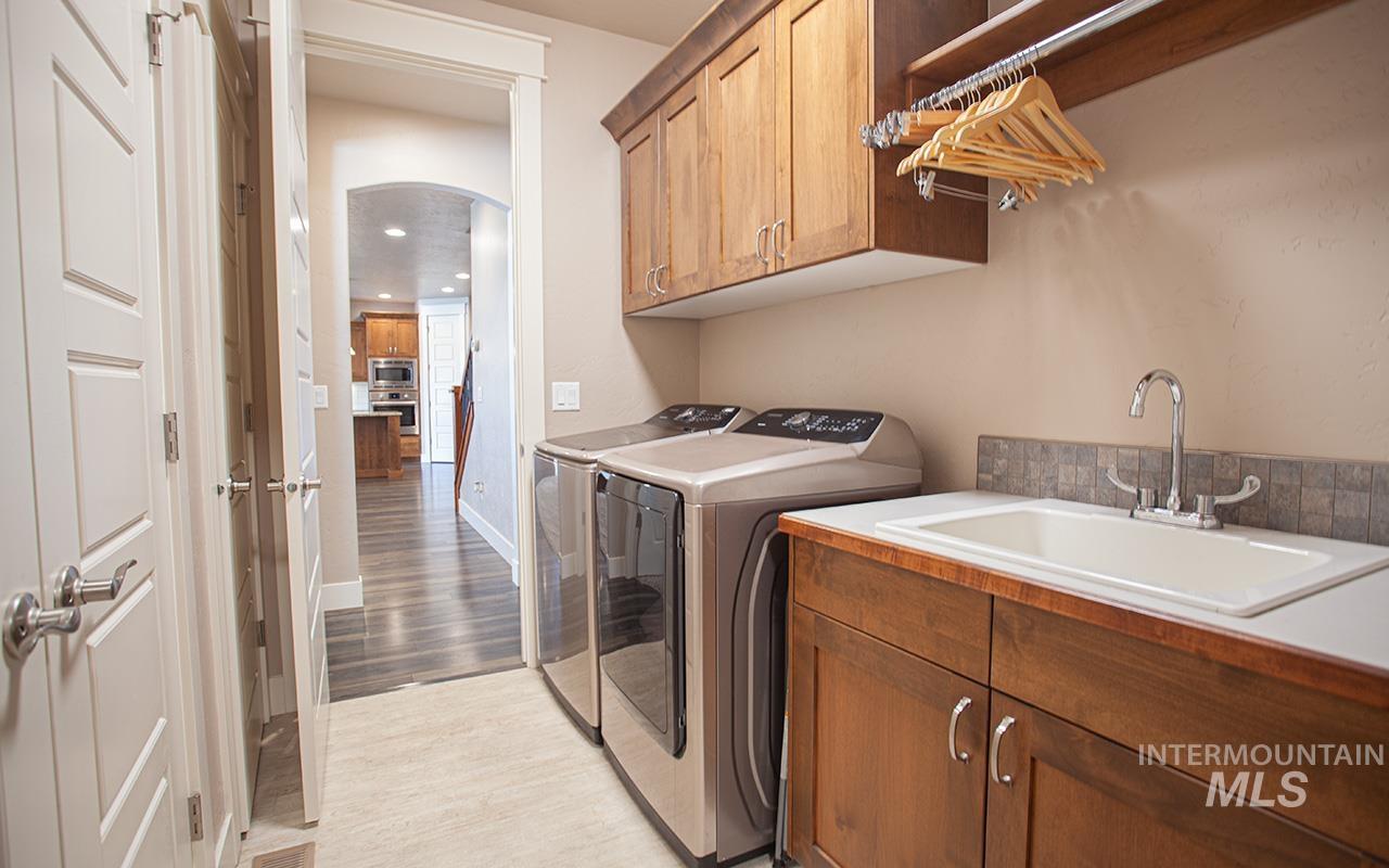 93 S Wildgrass Way, Star, Idaho 83669, 4 Bedrooms, 2.5 Bathrooms, Residential For Sale, Price $749,900,MLS 98942117