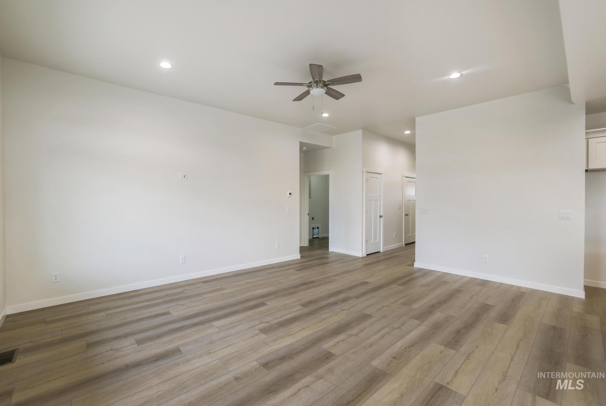 902 23rd Ave E, Jerome, Idaho 83338, 3 Bedrooms, 3 Bathrooms, Residential For Sale, Price $412,900,MLS 98942181