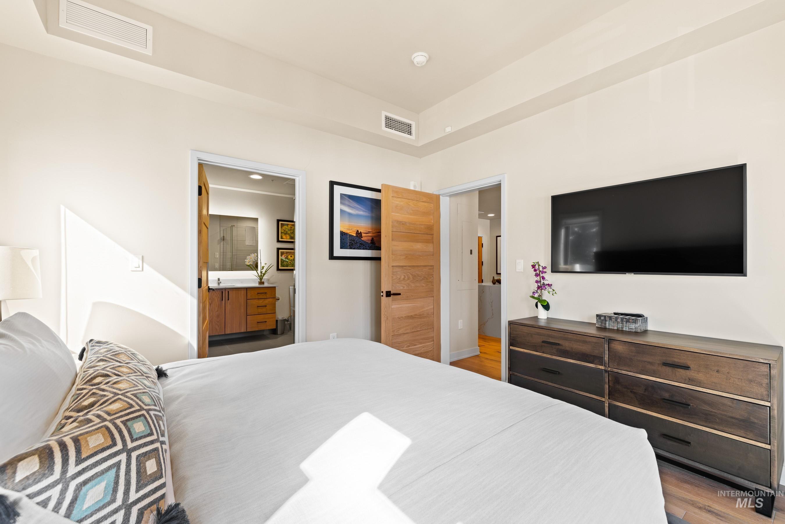 780 Village Drive, Donnelly, Idaho 83615, 2 Bedrooms, 2 Bathrooms, Residential For Sale, Price $973,000, 98942353