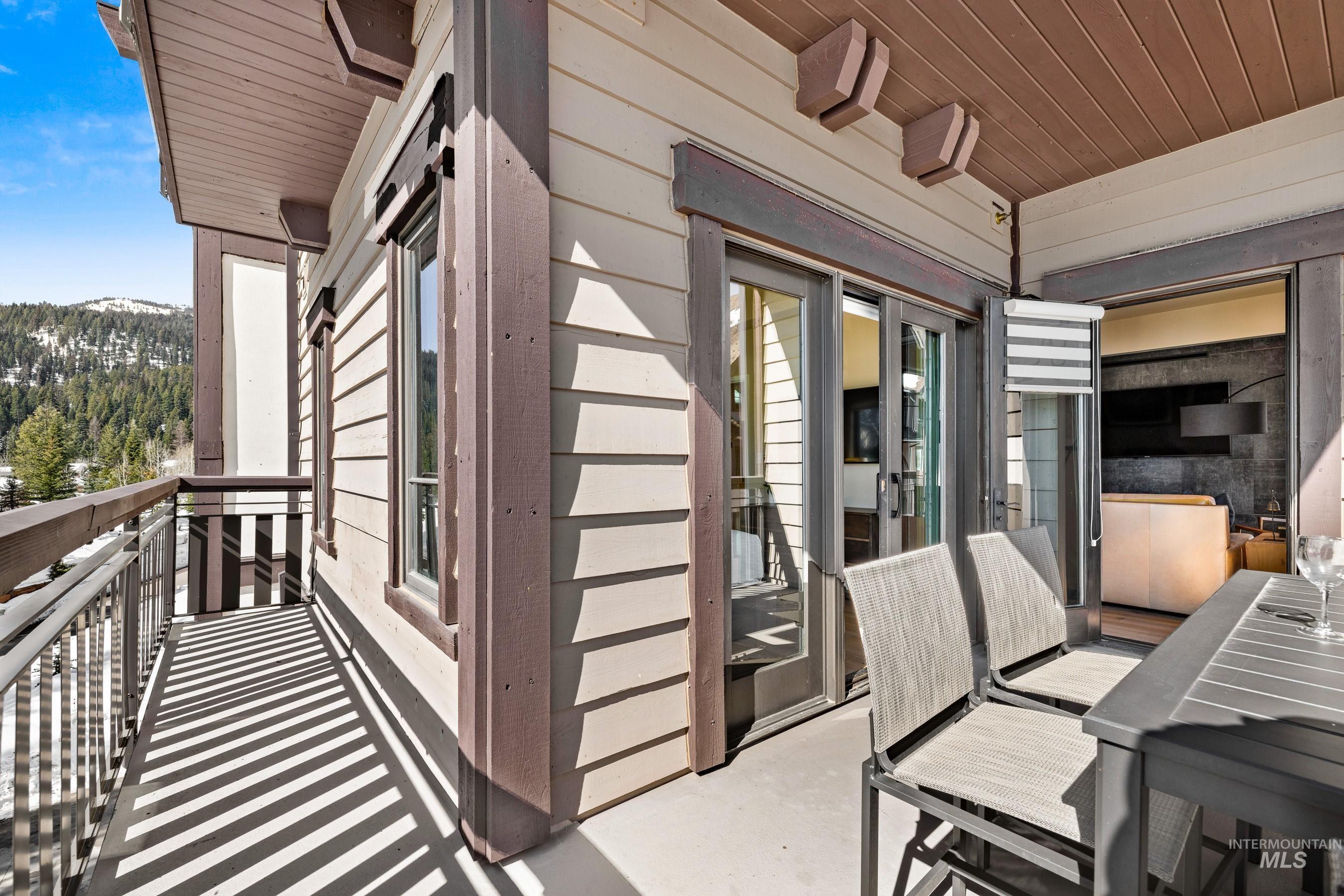 780 Village Drive, Donnelly, Idaho 83615, 2 Bedrooms, 2 Bathrooms, Residential For Sale, Price $973,000, 98942353