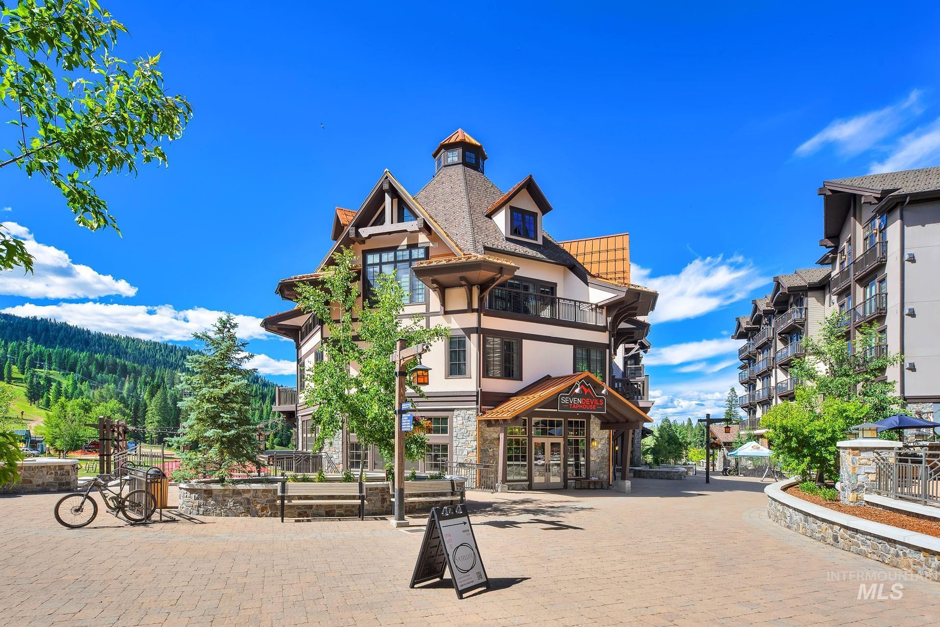 780 Village Drive, Donnelly, Idaho 83615, 2 Bedrooms, 2 Bathrooms, Residential For Sale, Price $973,000, 98942353