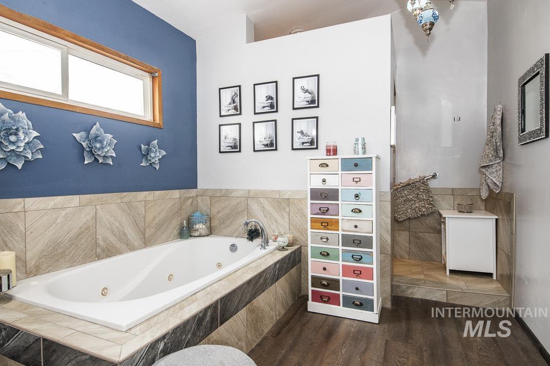 16758 Deer Flat Rd, Caldwell, Idaho 83607, 2 Bedrooms, 2 Bathrooms, Residential For Sale, Price $575,000,MLS 98942645