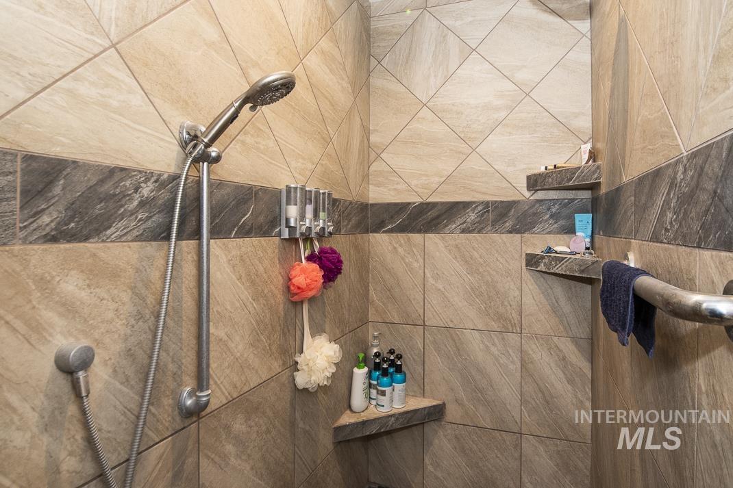 16758 Deer Flat Rd, Caldwell, Idaho 83607, 2 Bedrooms, 2 Bathrooms, Residential For Sale, Price $575,000,MLS 98942645