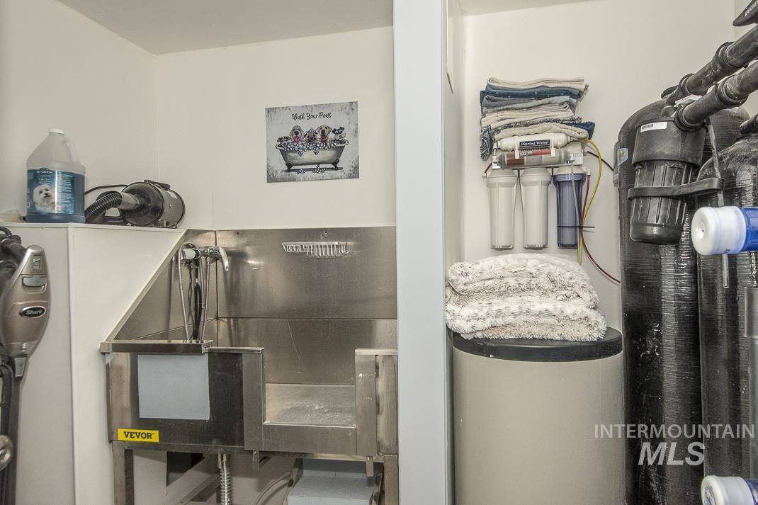 16758 Deer Flat Rd, Caldwell, Idaho 83607, 2 Bedrooms, 2 Bathrooms, Residential For Sale, Price $575,000,MLS 98942645