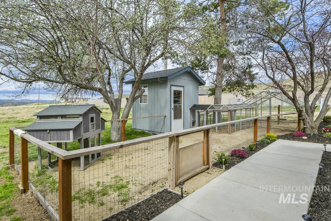 16758 Deer Flat Rd, Caldwell, Idaho 83607, 2 Bedrooms, 2 Bathrooms, Residential For Sale, Price $575,000,MLS 98942645