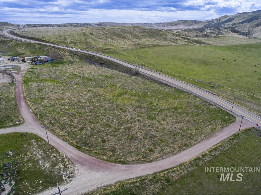 16758 Deer Flat Rd, Caldwell, Idaho 83607, 2 Bedrooms, 2 Bathrooms, Residential For Sale, Price $575,000,MLS 98942645
