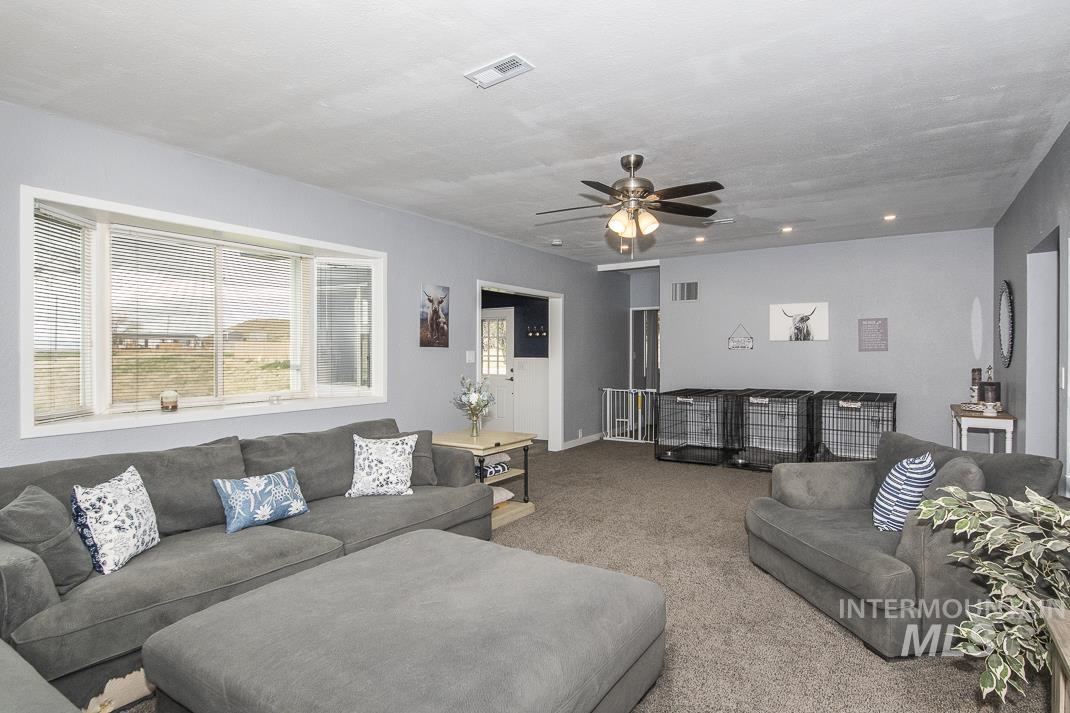 16758 Deer Flat Rd, Caldwell, Idaho 83607, 2 Bedrooms, 2 Bathrooms, Residential For Sale, Price $575,000,MLS 98942645