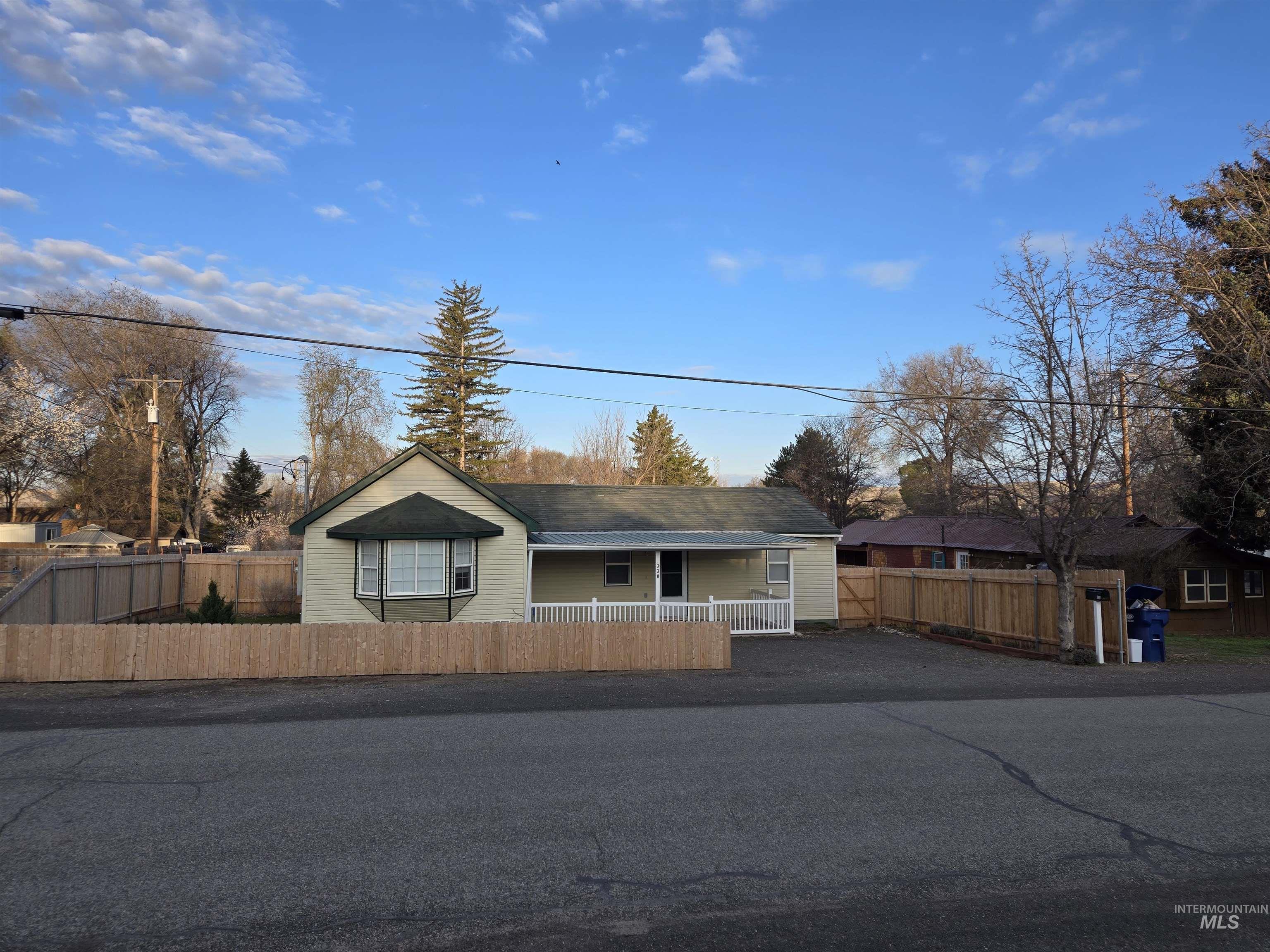 330 East Ave. S, Hagerman, Idaho 83332, 2 Bedrooms, 1 Bathroom, Residential For Sale, Price $259,000,MLS 98942680