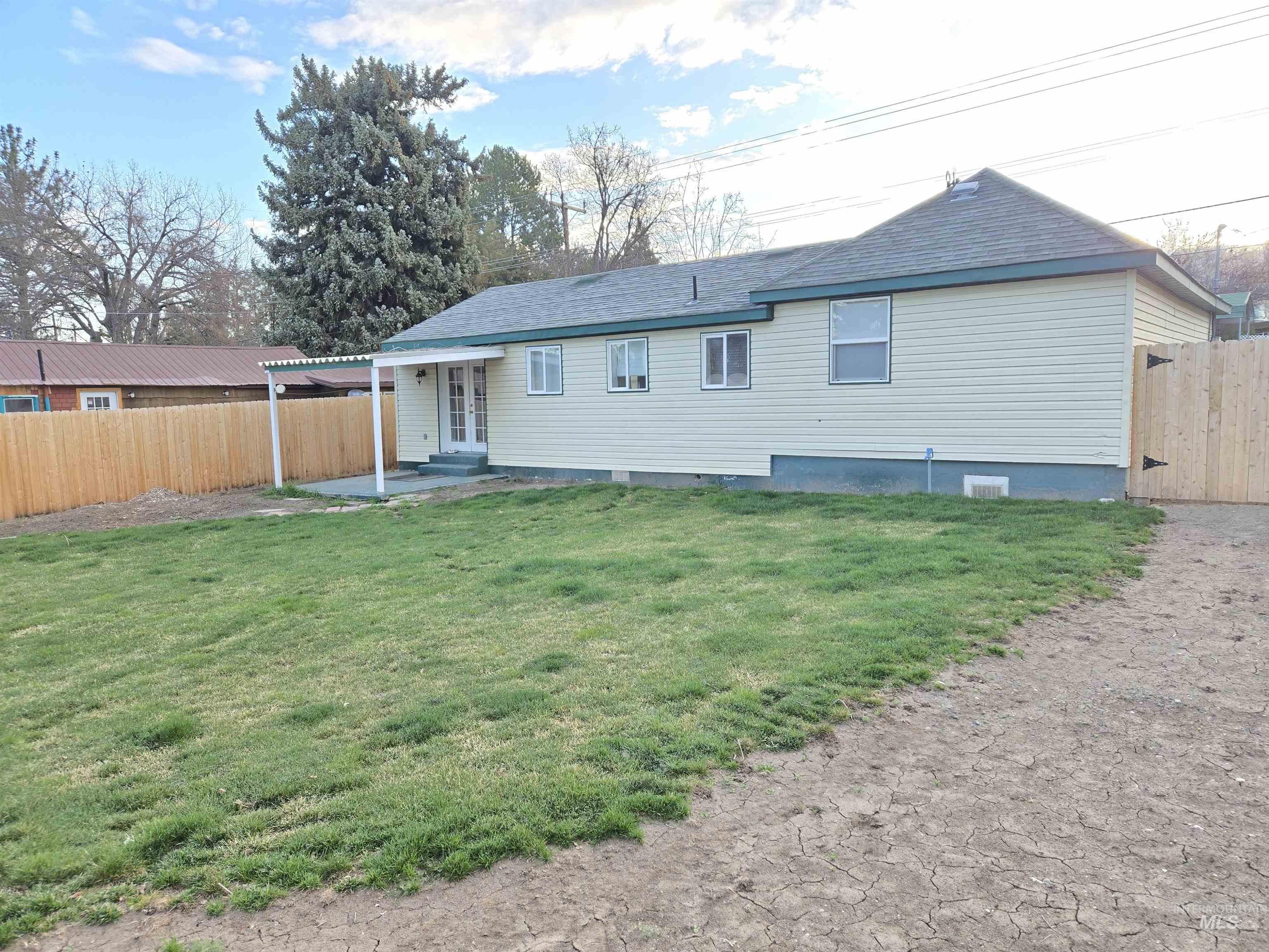 330 East Ave. S, Hagerman, Idaho 83332, 2 Bedrooms, 1 Bathroom, Residential For Sale, Price $259,000,MLS 98942680