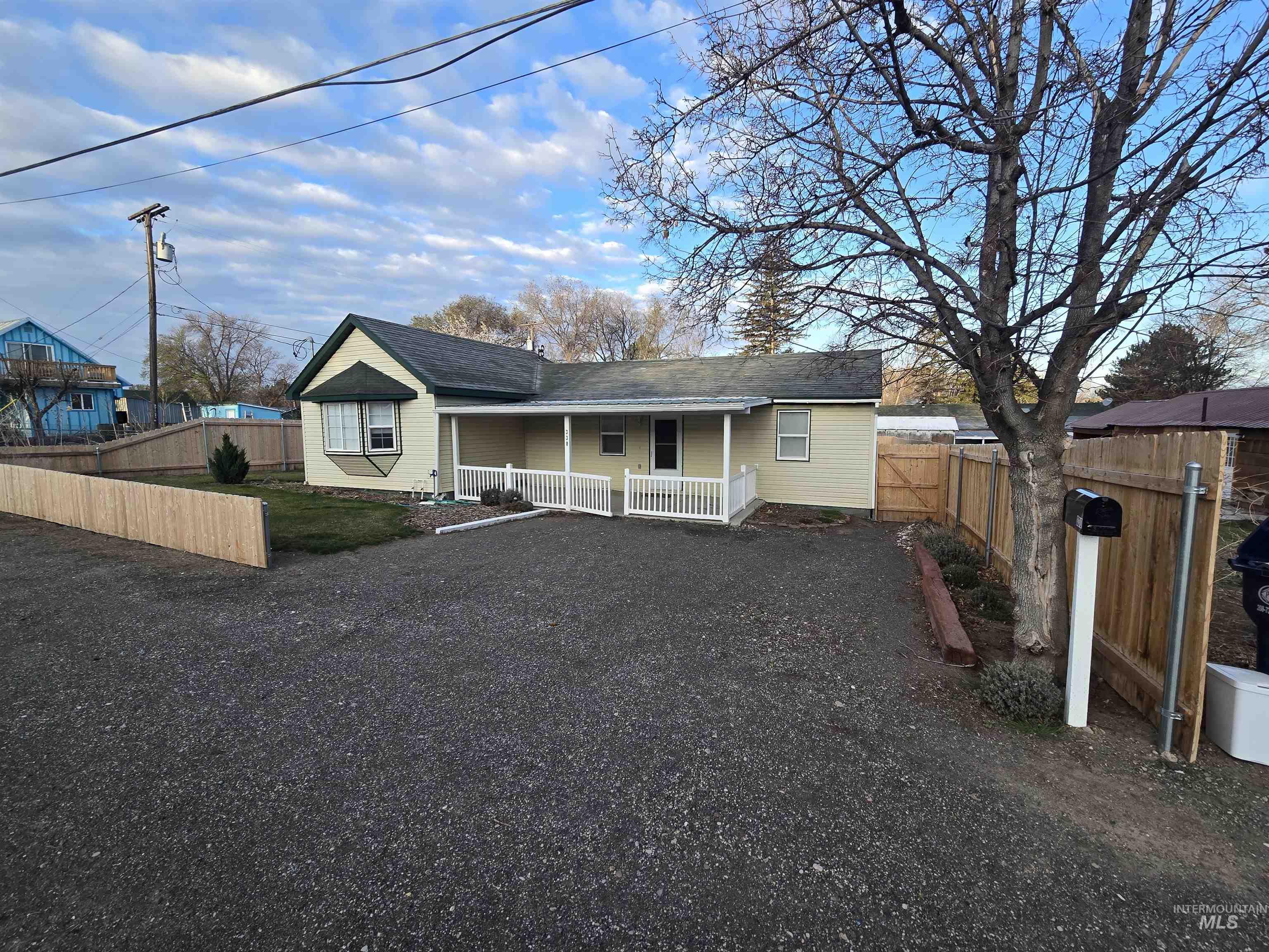 330 East Ave. S, Hagerman, Idaho 83332, 2 Bedrooms, 1 Bathroom, Residential For Sale, Price $259,000,MLS 98942680