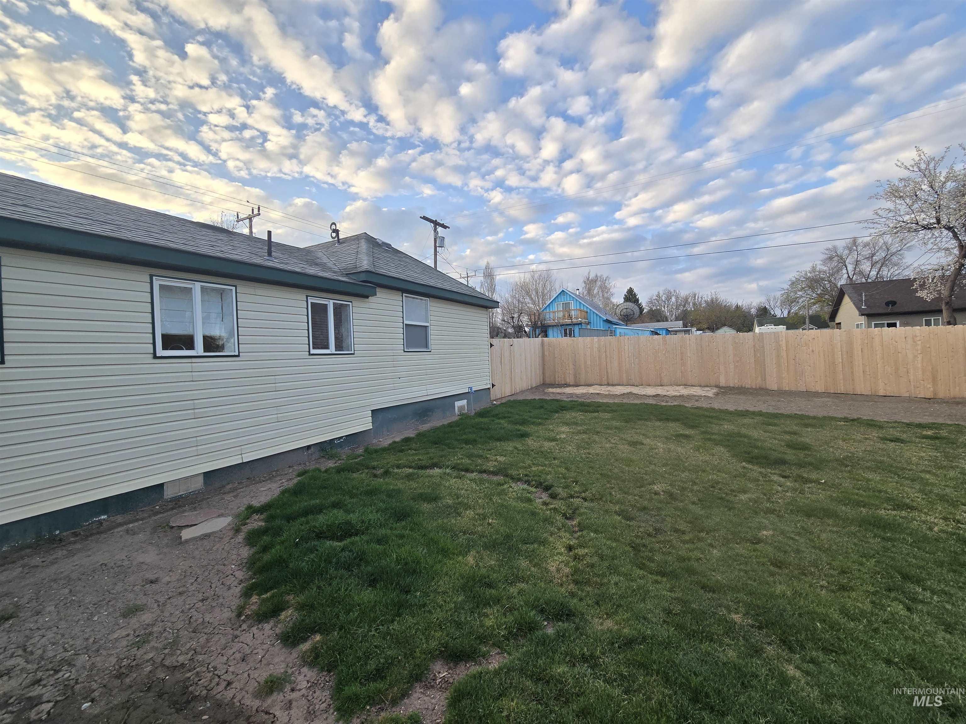 330 East Ave. S, Hagerman, Idaho 83332, 2 Bedrooms, 1 Bathroom, Residential For Sale, Price $259,000,MLS 98942680