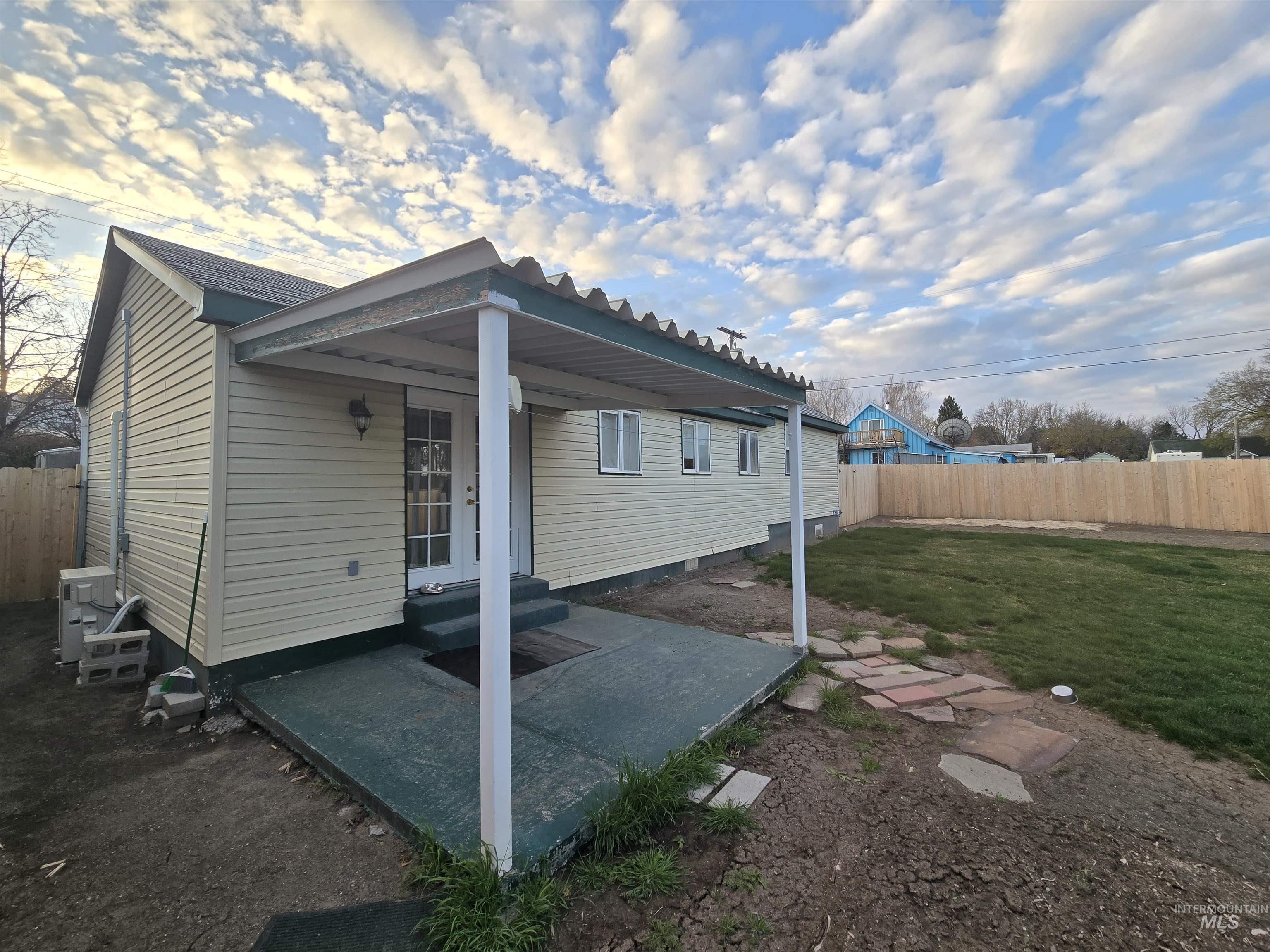 330 East Ave. S, Hagerman, Idaho 83332, 2 Bedrooms, 1 Bathroom, Residential For Sale, Price $259,000,MLS 98942680