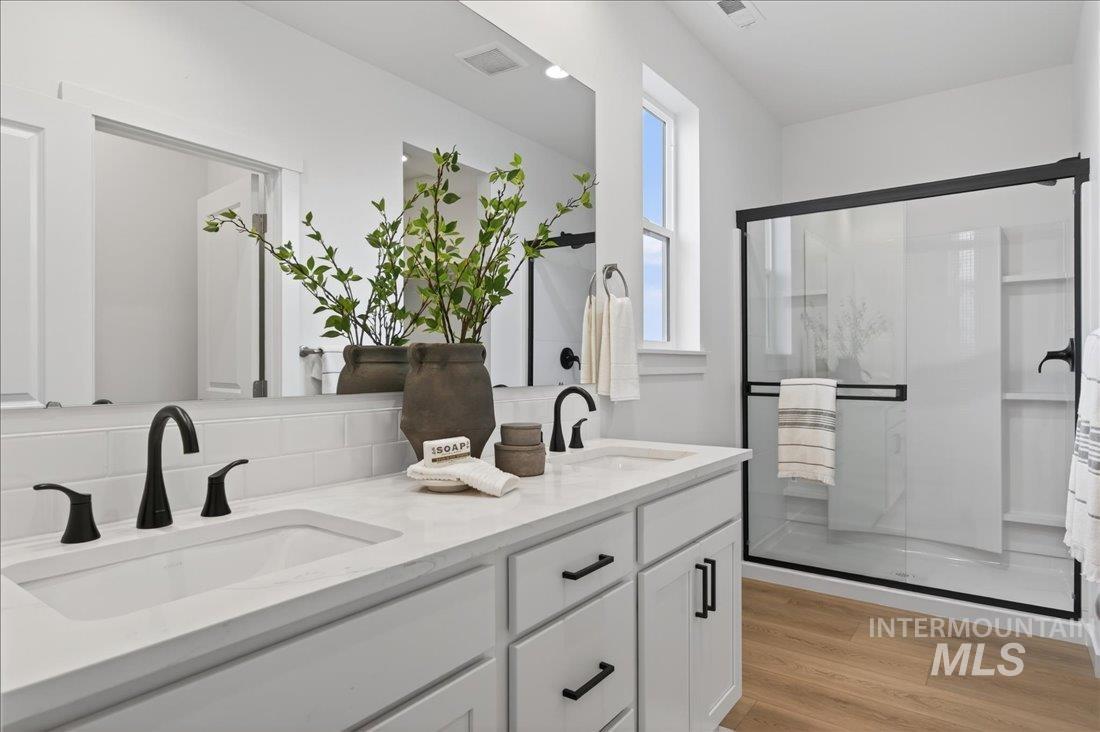 1330 W Regency Ridge Dr, Meridian, Idaho 83642, 3 Bedrooms, 2.5 Bathrooms, Residential For Sale, Price $440,000,MLS 98942712